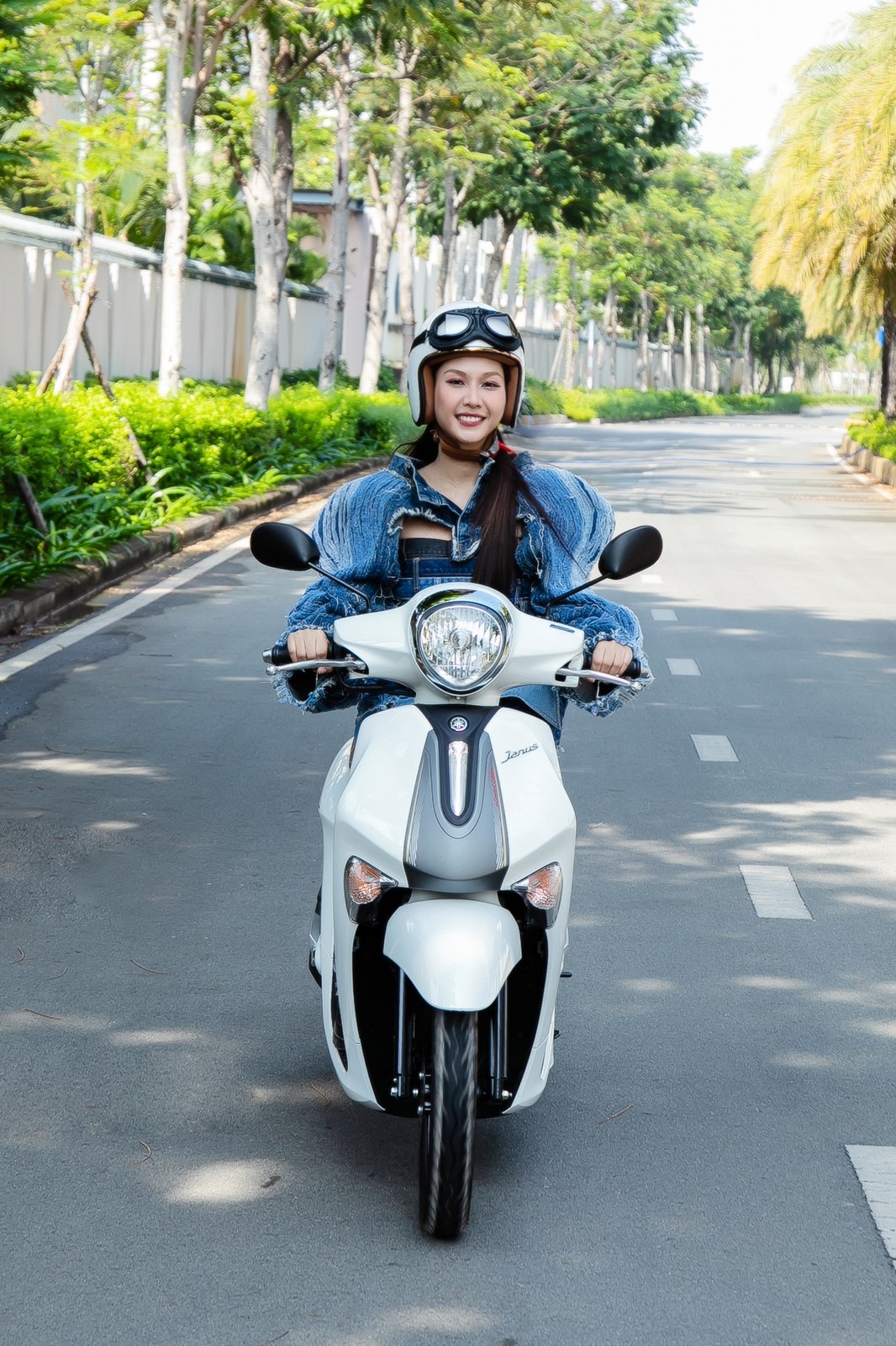 Liz Ngụy Thùy Linh đồng điệu cùng Yamaha Janus trong bộ ảnh mới Liz Ngụy Thùy Linh đồng điệu cùng Yamaha Janus trong bộ ảnh mới