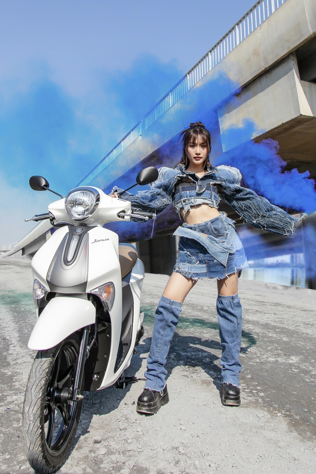 Liz Ngụy Thùy Linh đồng điệu cùng Yamaha Janus trong bộ ảnh mới Liz Ngụy Thùy Linh đồng điệu cùng Yamaha Janus trong bộ ảnh mới