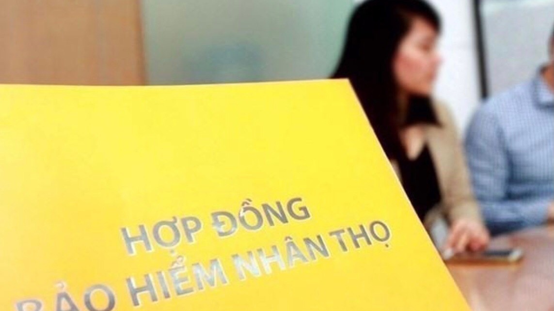 Chính phủ lại “thổi còi” việc ngân hàng ép mua bảo hiểm