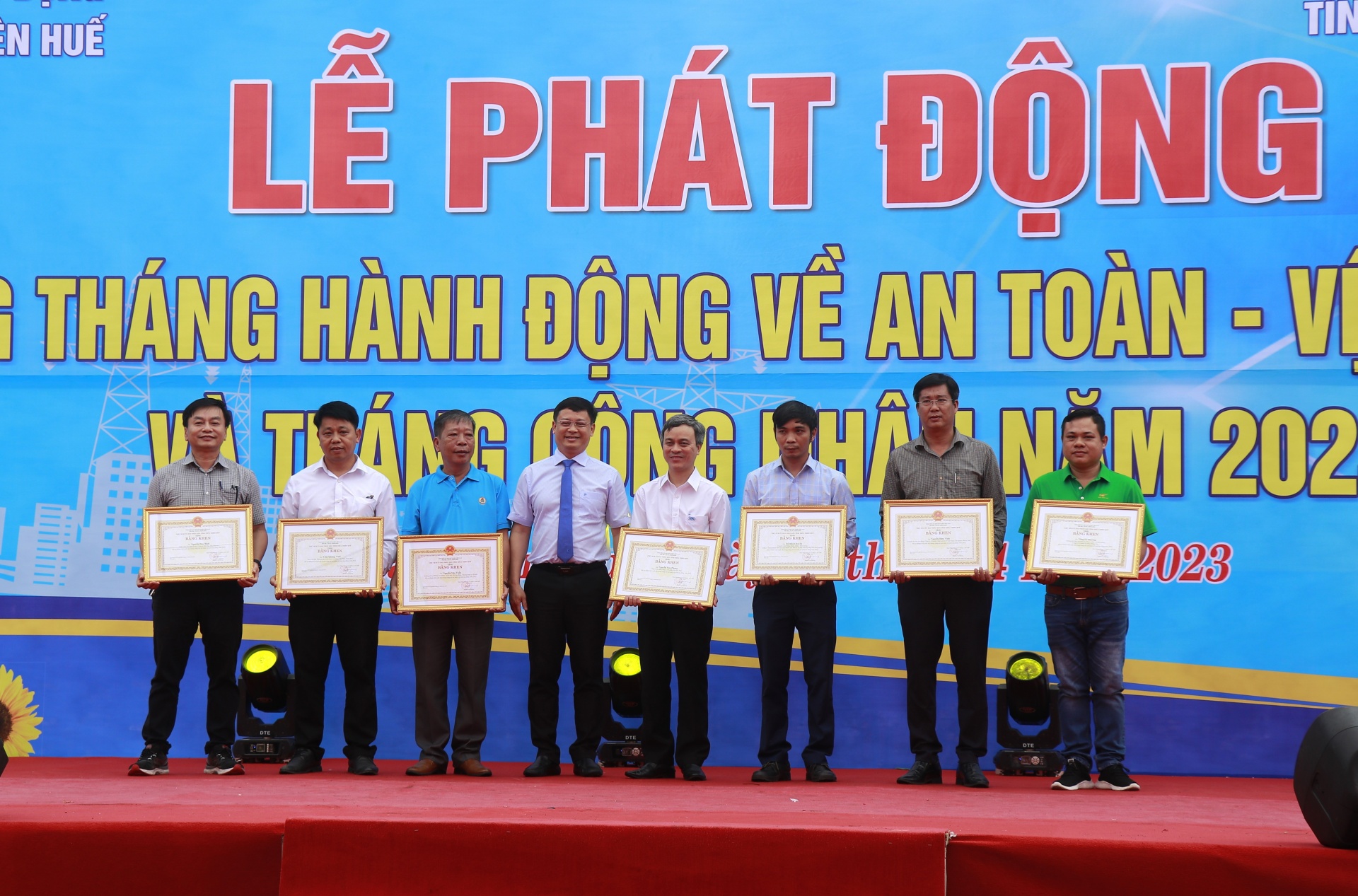 Thừa Thiên Huế phát động Tháng hành động về ATVSLĐ và Tháng Công nhân năm 2023 Thừa Thiên Huế phát động Tháng hành động về ATVSLĐ và Tháng Công nhân năm 2023