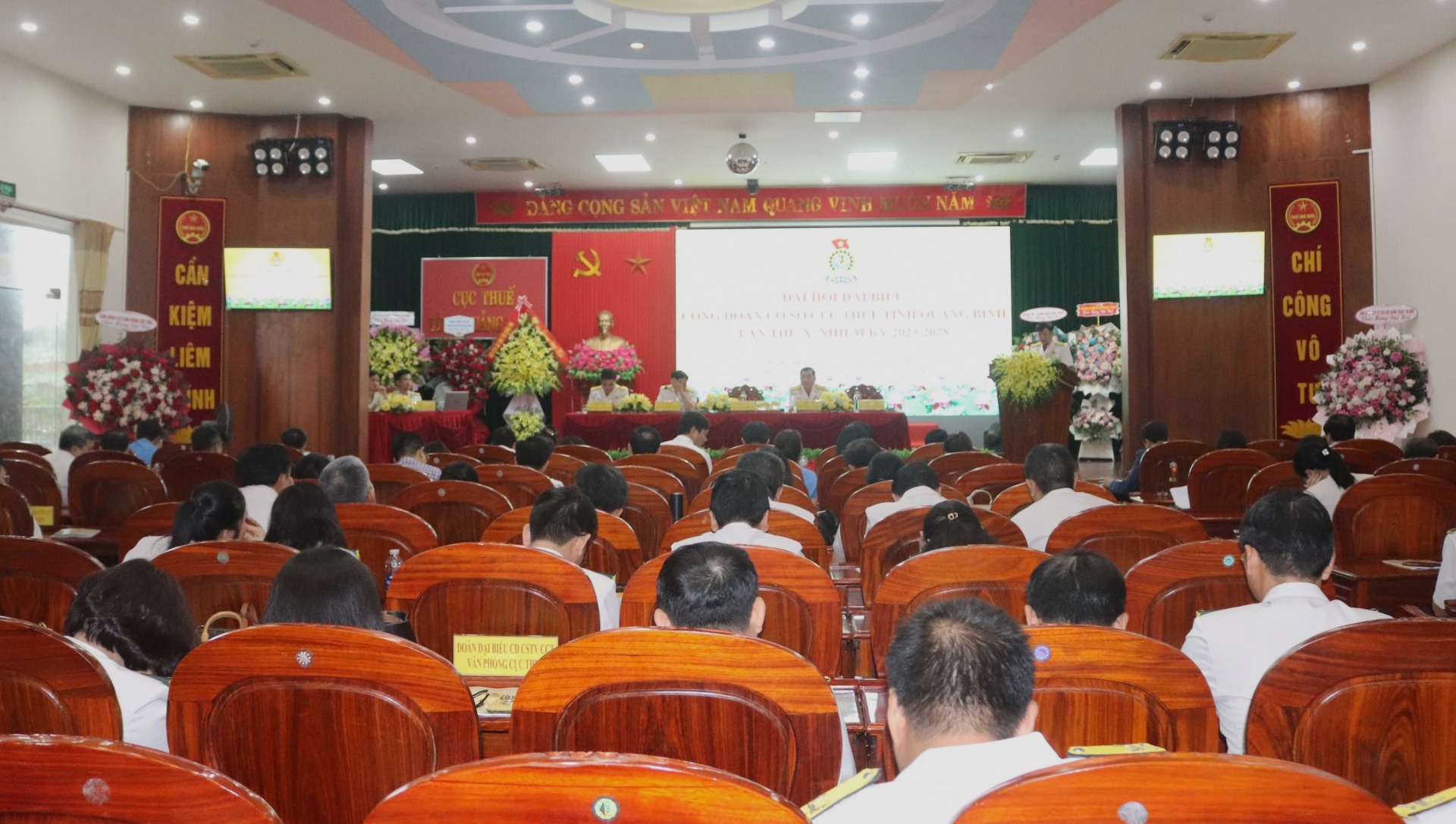 Quảng Bình: Tổ chức thành công đại hội điểm khối CĐCS trực thuộc LĐLĐ tỉnh. Quảng Bình: Tổ chức thành công đại hội điểm khối CĐCS trực thuộc LĐLĐ tỉnh.