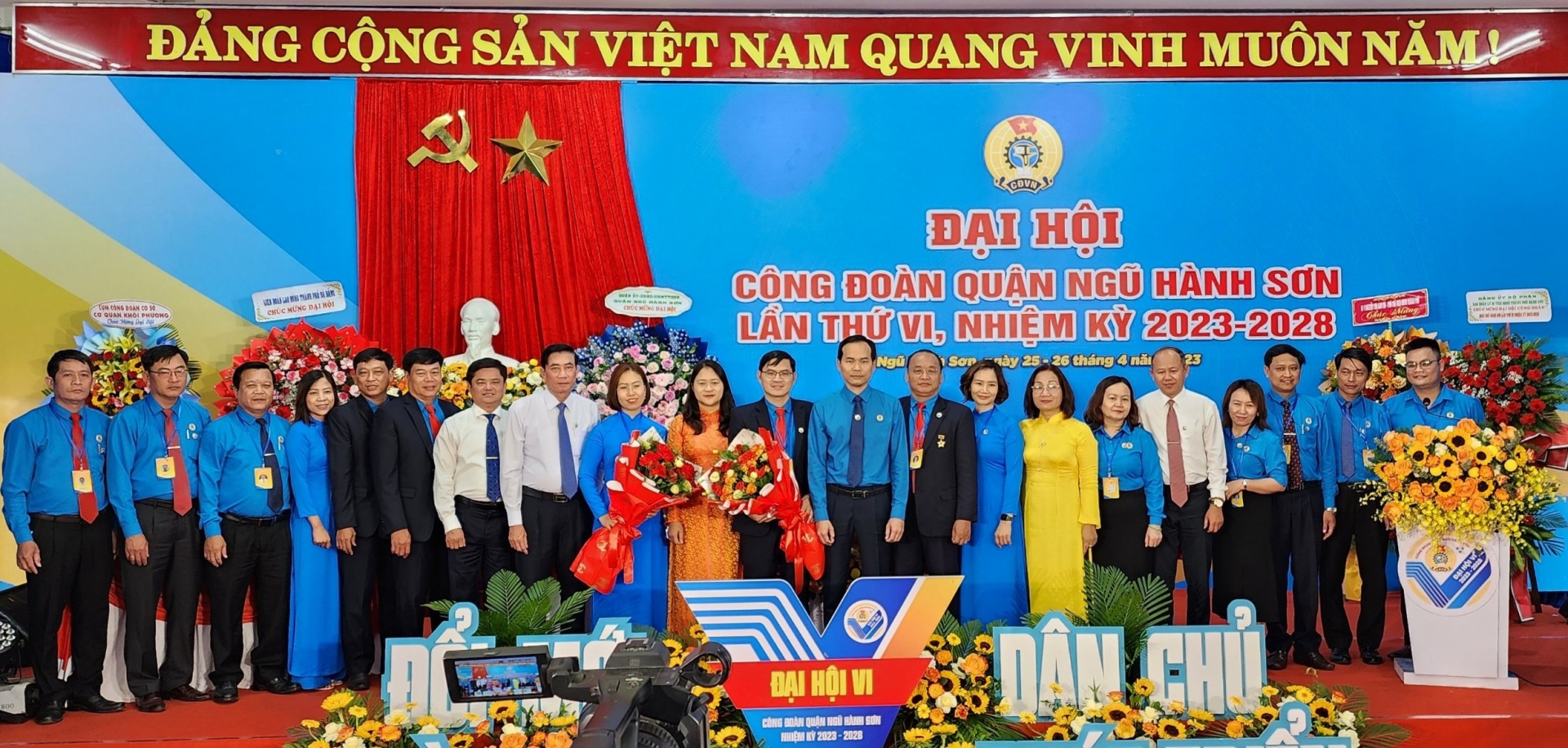 Ban Chấp hành Công đoàn quận Ngũ Hành Sơn lần thứ VI ra mắt Đại hội. Ảnh: PHAN NGUYÊN