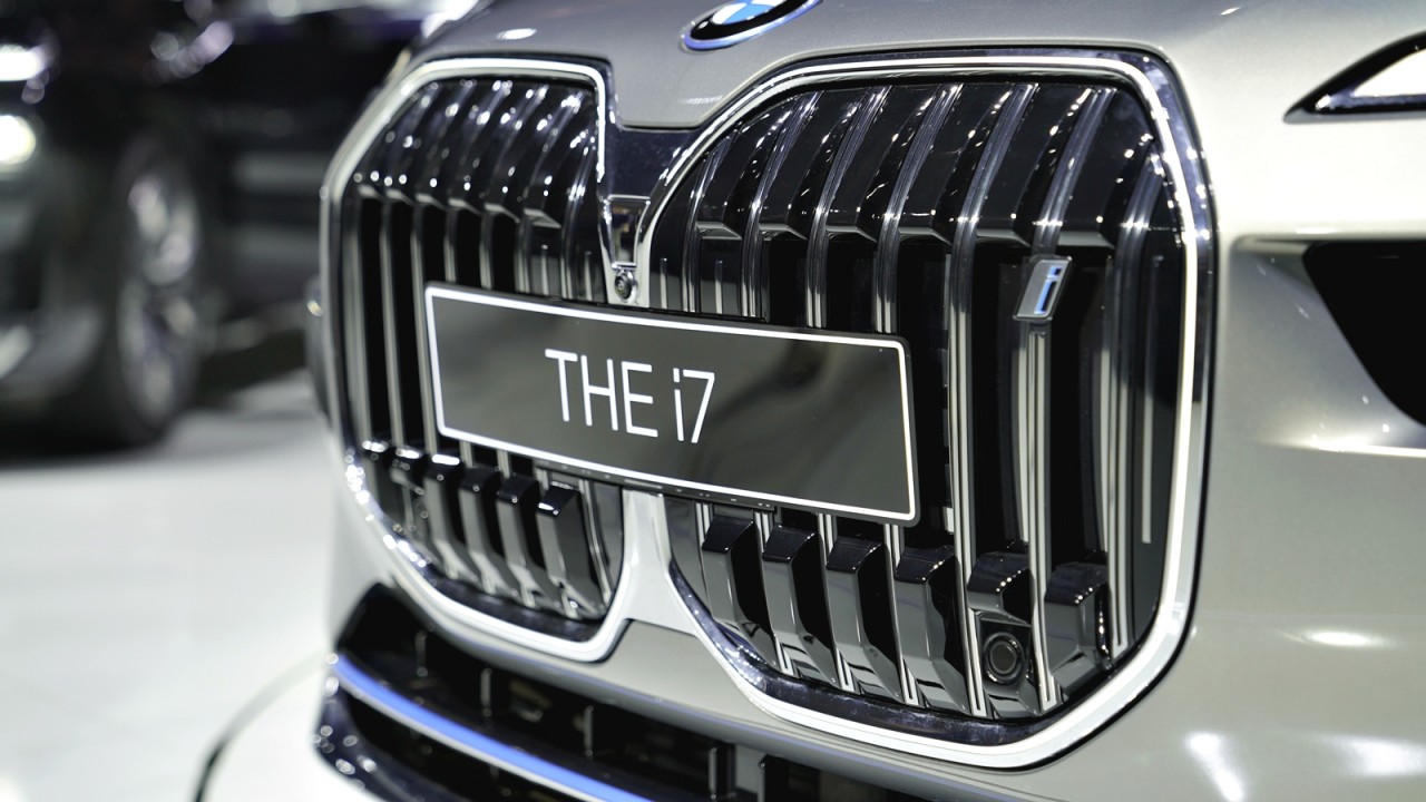 Cận cảnh xe điện hạng sang BMW i7 2023 giá 7,2 tỉ đồng tại Việt Nam