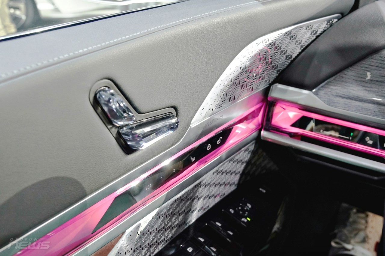 Cận cảnh BMW 7-Series 2023 giá từ 5,199 tỷ đồng tại Việt Nam Cận cảnh BMW 7 Series 2023 giá từ 5,199 tỷ đồng tại Việt Nam