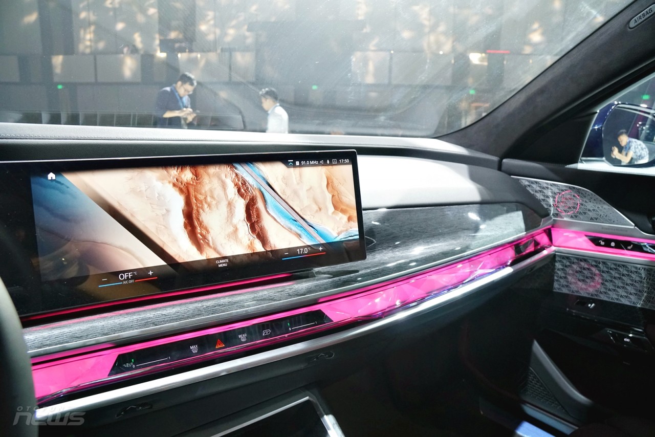 Cận cảnh BMW 7-Series 2023 giá từ 5,199 tỷ đồng tại Việt Nam Cận cảnh BMW 7-Series 2023 giá từ 5,199 tỷ đồng tại Việt Nam