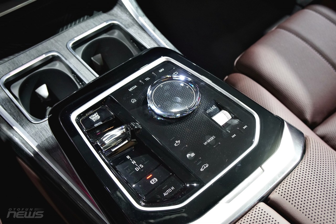 Cận cảnh BMW 7-Series 2023 giá từ 5,199 tỷ đồng tại Việt Nam Cận cảnh BMW 7-Series 2023 giá từ 5,199 tỷ đồng tại Việt Nam