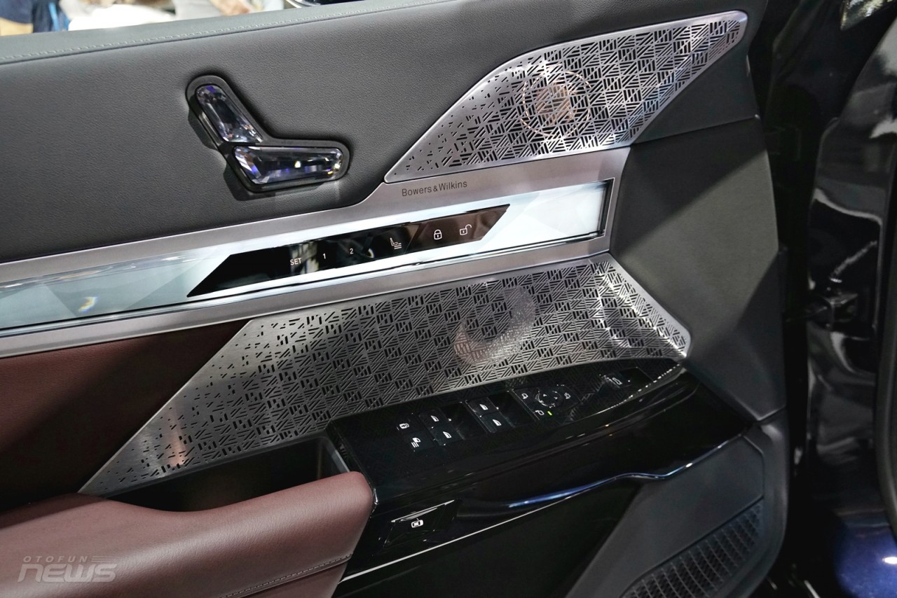 Cận cảnh BMW 7-Series 2023 giá từ 5,199 tỷ đồng tại Việt Nam Cận cảnh BMW 7-Series 2023 giá từ 5,199 tỷ đồng tại Việt Nam