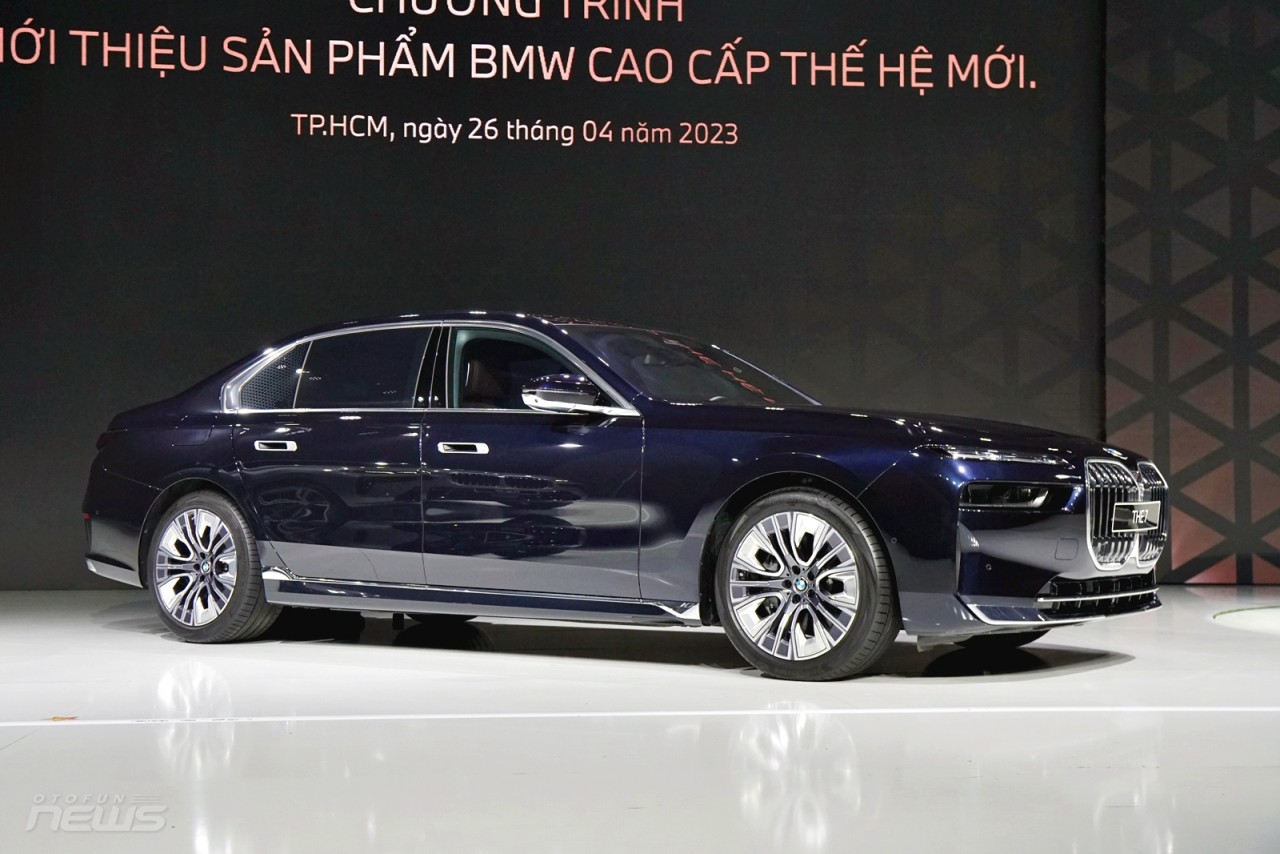 Cận cảnh BMW 7-Series 2023 giá từ 5,199 tỷ đồng tại Việt Nam Cận cảnh BMW 7 Series 2023 giá từ 5,199 tỷ đồng tại Việt Nam