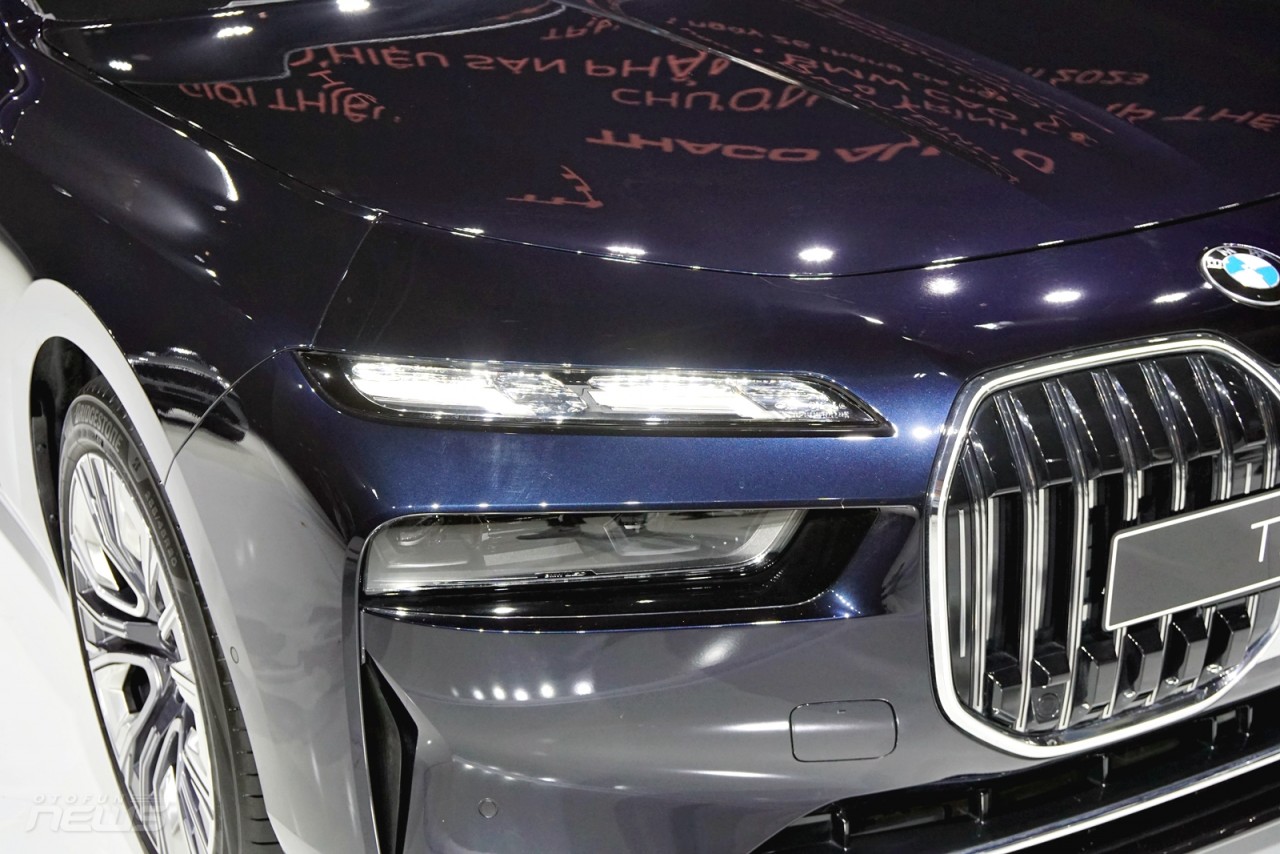 Cận cảnh BMW 7-Series 2023 giá từ 5,199 tỷ đồng tại Việt Nam Cận cảnh BMW 7 Series 2023 giá từ 5,199 tỷ đồng tại Việt Nam