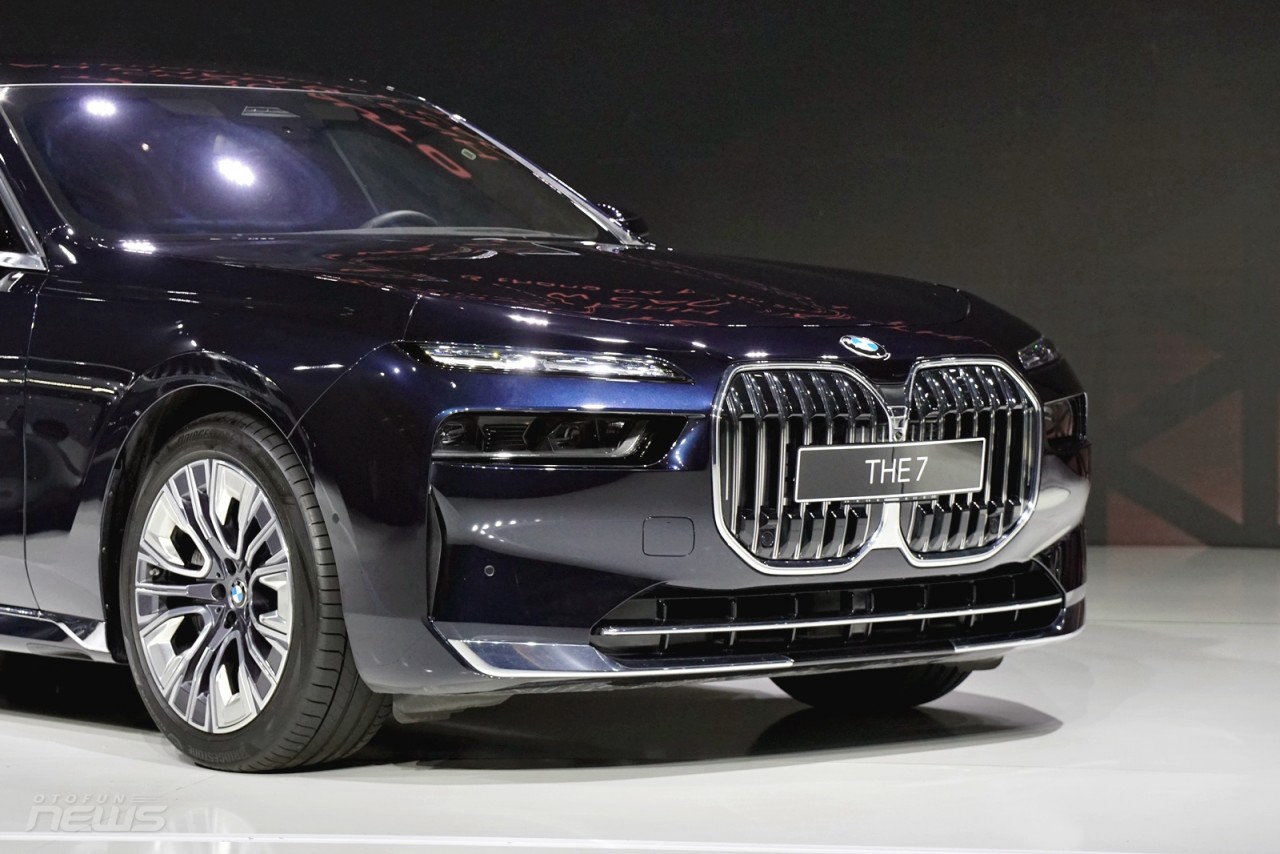 Cận cảnh BMW 7-Series 2023 giá từ 5,199 tỷ đồng tại Việt Nam Cận cảnh BMW 7 Series 2023 giá từ 5,199 tỷ đồng tại Việt Nam