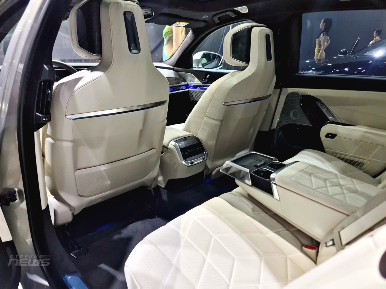 Cận cảnh xe điện hạng sang BMW i7 2023 giá 7,2 tỉ đồng tại Việt Nam