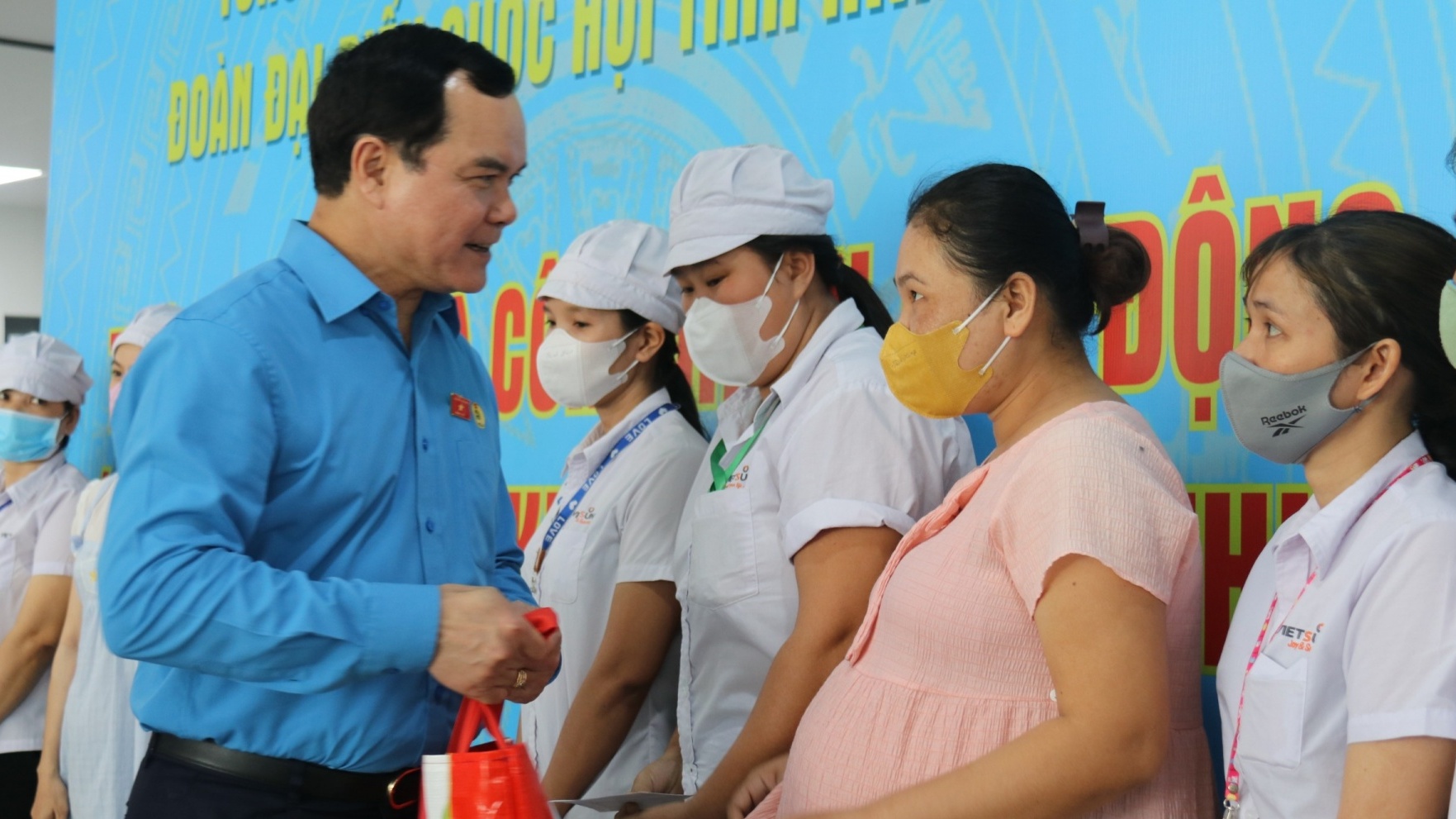 Chủ tịch Tổng LĐLĐ Việt Nam tiếp xúc cử tri chuyên đề là công nhân tại Ninh Thuận