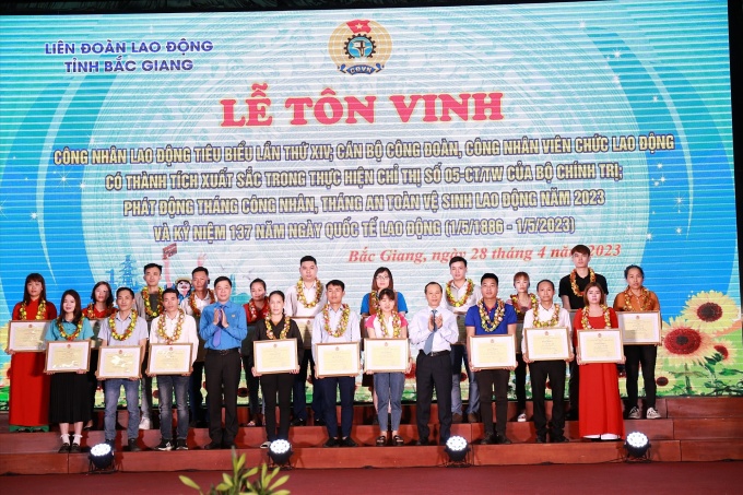 Tôn vinh 137 công nhân lao động tiêu biểu năm 2023