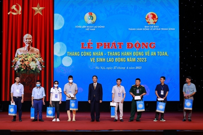 Công nhân bị tai nạn lao động không bị bỏ lại phía sau Công nhân bị tai nạn lao động “không bị bỏ lại phía sau”