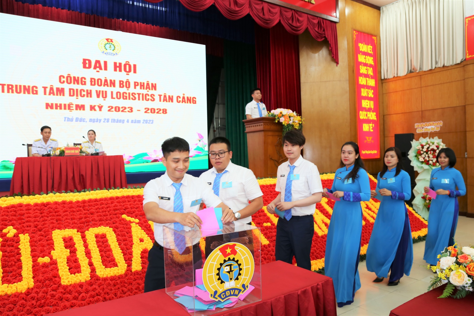 Công đoàn Trung tâm Dịch vụ Logistics Tân Cảng tổ chức Đại hội nhiệm kỳ 2023 - 2028 Công đoàn Trung tâm Dịch vụ Logistics Tân Cảng tổ chức Đại hội nhiệm kỳ 2023 - 2028