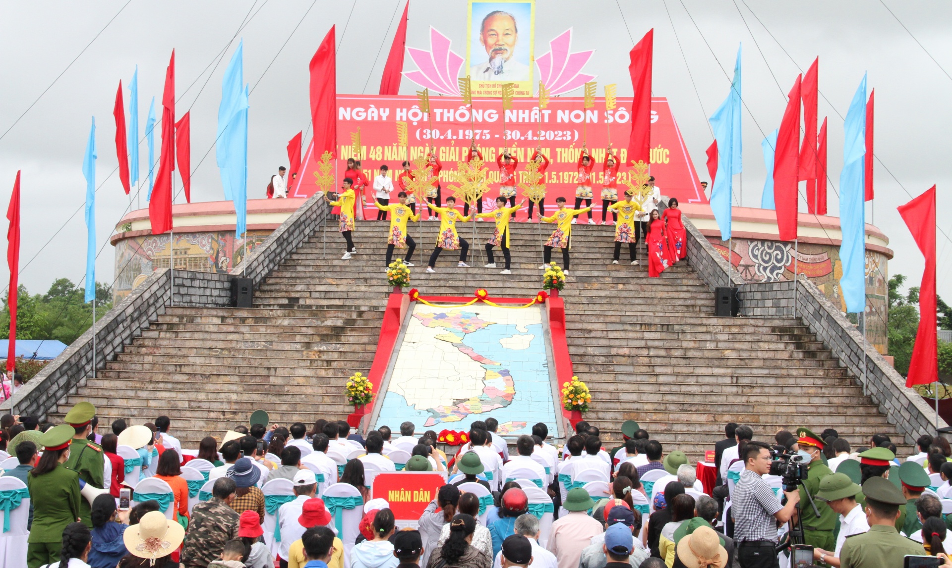 Ôn lại ký ức hào hùng, vẻ vang qua Lễ Thượng cờ Thống nhất non sông