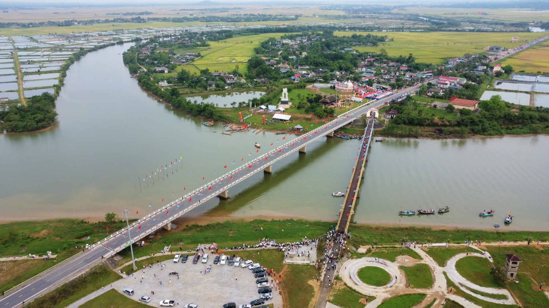 Ký ức hào hùng, vẻ vang qua Lễ Thượng cờ “Thống nhất non sông”