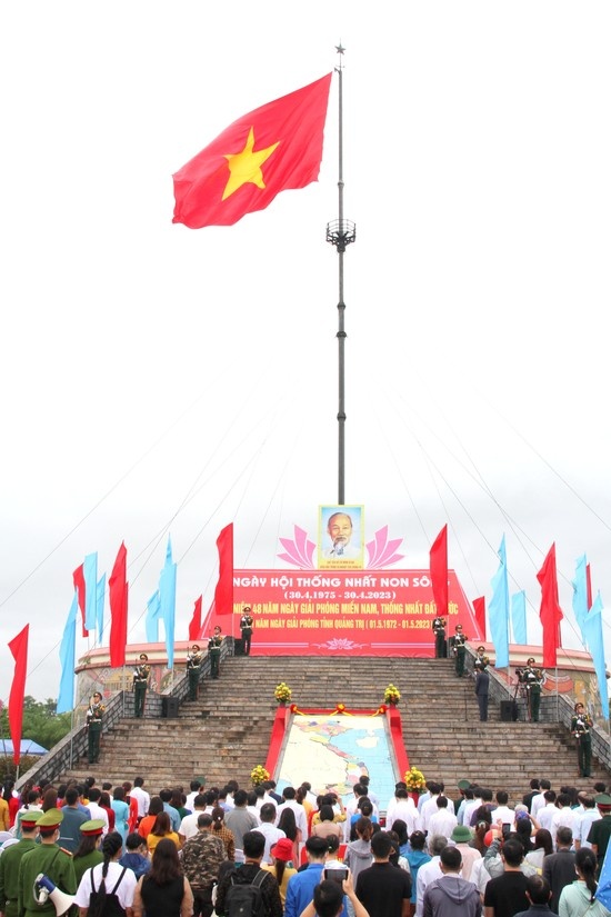 Ôn lại ký ức hào hùng, vẻ vang qua Lễ Thượng cờ Thống nhất non sông