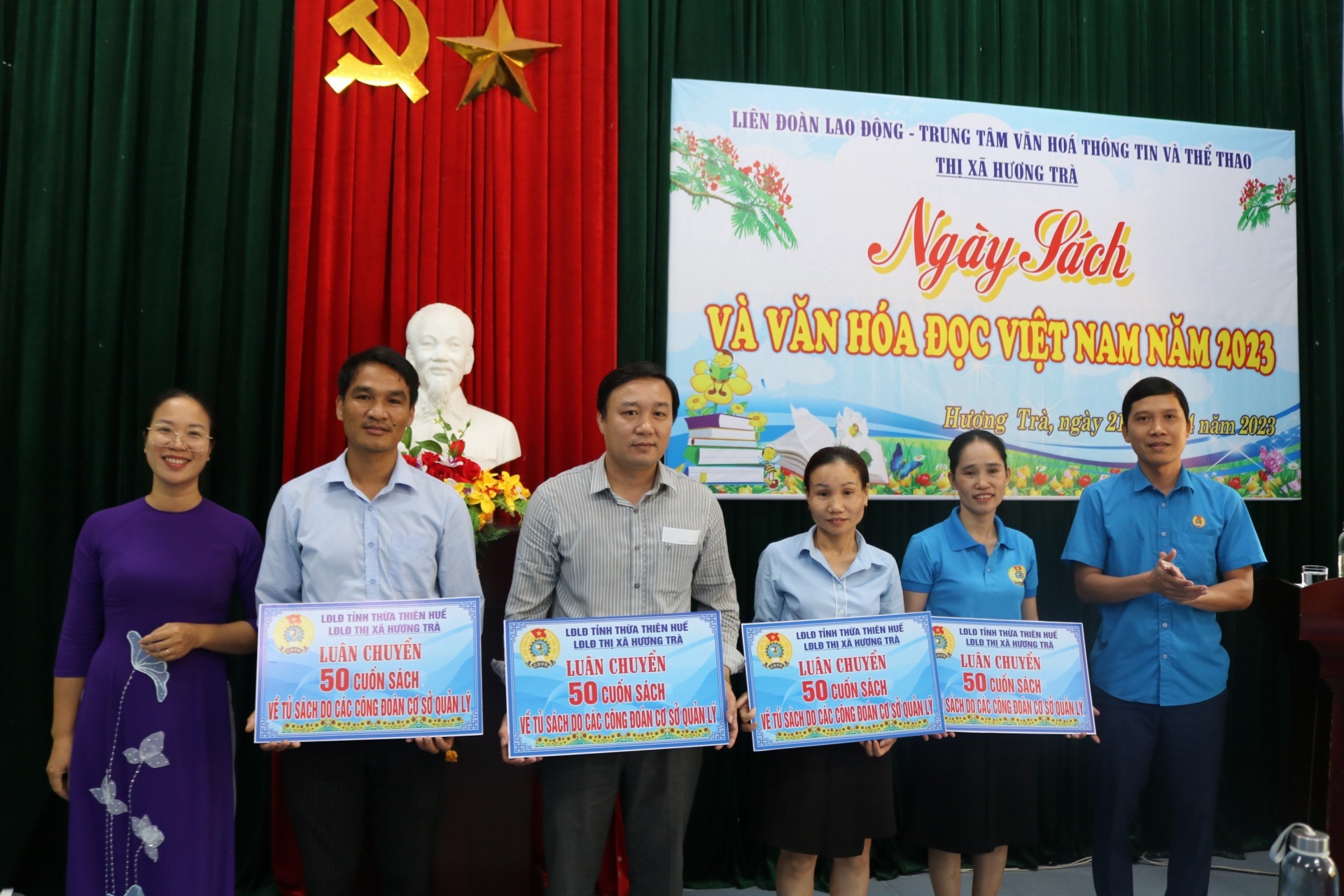 Tủ sách công đoàn - nơi lan tỏa văn hóa đọc trong đoàn viên, người lao động Tủ sách công đoàn - nơi lan tỏa văn hóa đọc trong đoàn viên, người lao động