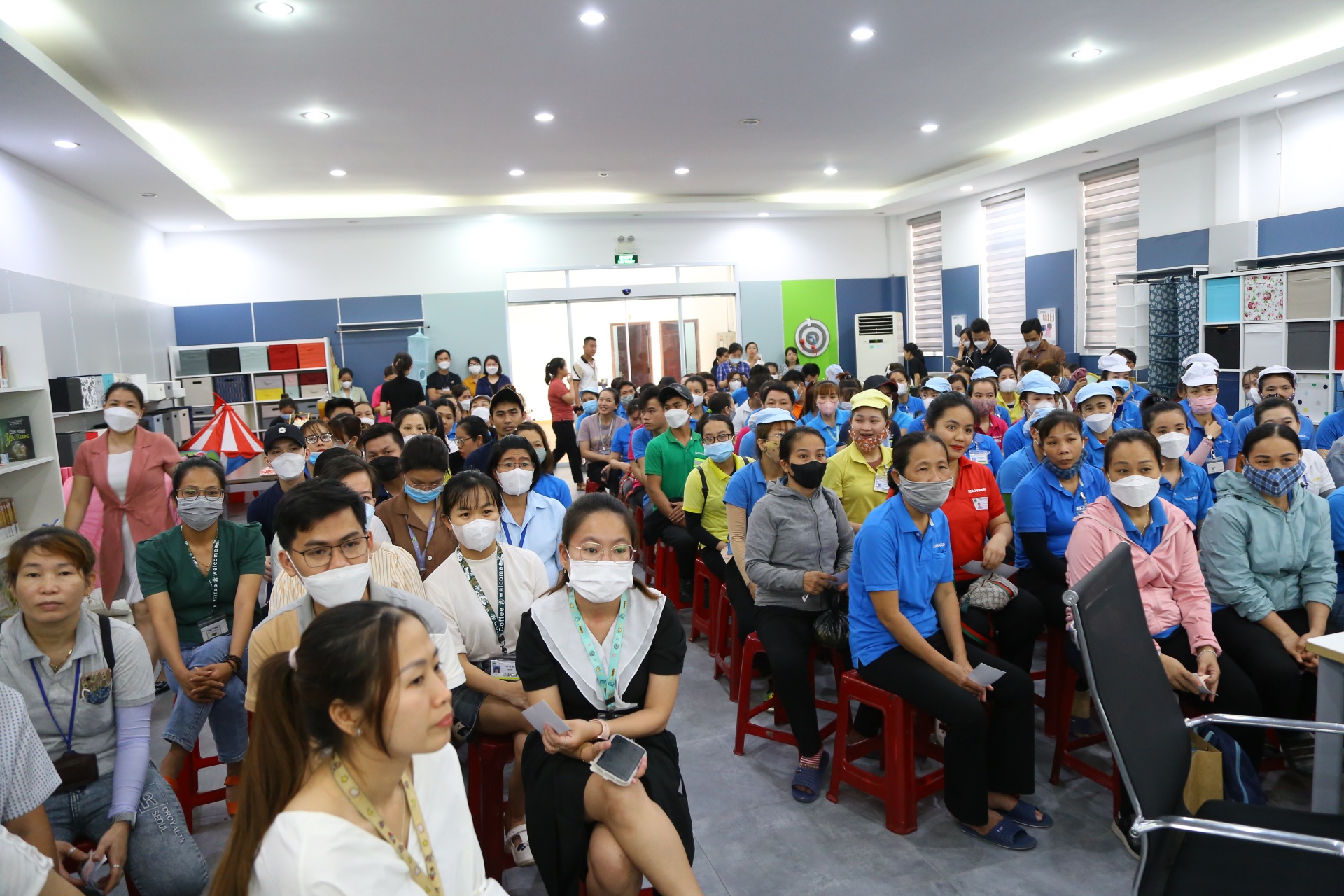 Ngày hội đọc sách thu hút đông đảo công nhân, người lao động tham gia. Ảnh: PHAN NGUYÊN Ngày hội đọc sách thu hút đông đảo công nhân, người lao động tham gia. Ảnh: PHAN NGUYÊN