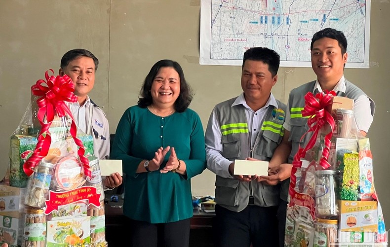 Công nhân thi công Dự án cầu Rạch Miễu 2 làm việc xuyên lễ Công nhân thi công Dự án cầu Rạch Miễu 2 làm việc xuyên lễ