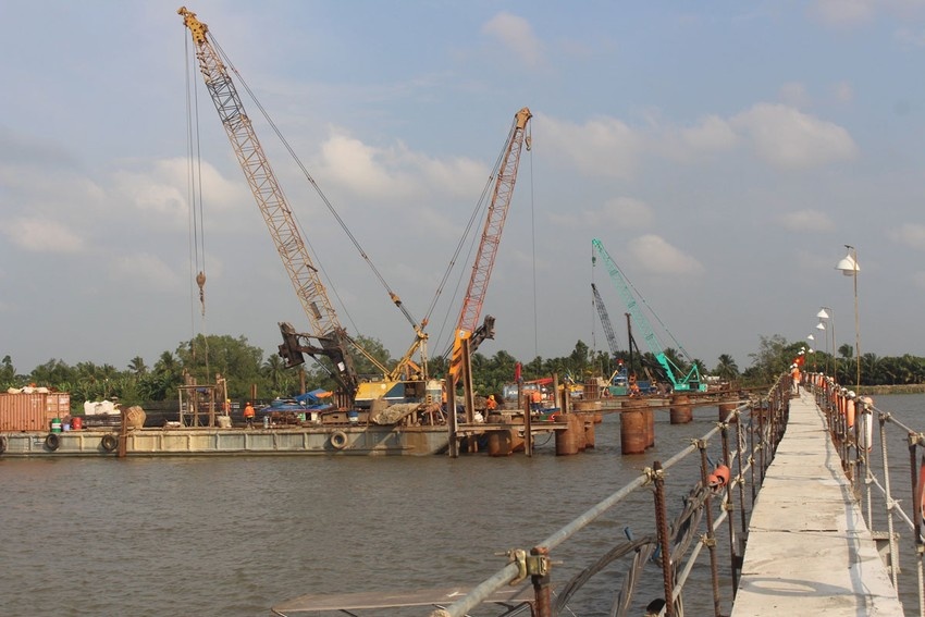 Công nhân thi công Dự án cầu Rạch Miễu 2 làm việc xuyên lễ Công nhân thi công Dự án cầu Rạch Miễu 2 làm việc xuyên lễ