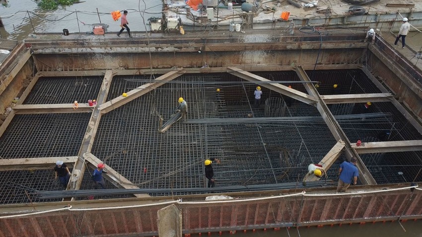 Công nhân thi công Dự án cầu Rạch Miễu 2 làm việc xuyên lễ Công nhân thi công Dự án cầu Rạch Miễu 2 làm việc xuyên lễ