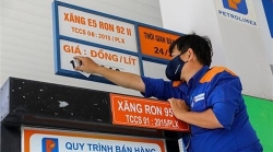 Giá xăng giảm sốc hơn 1.300 đồng/lít từ 15h chiều nay