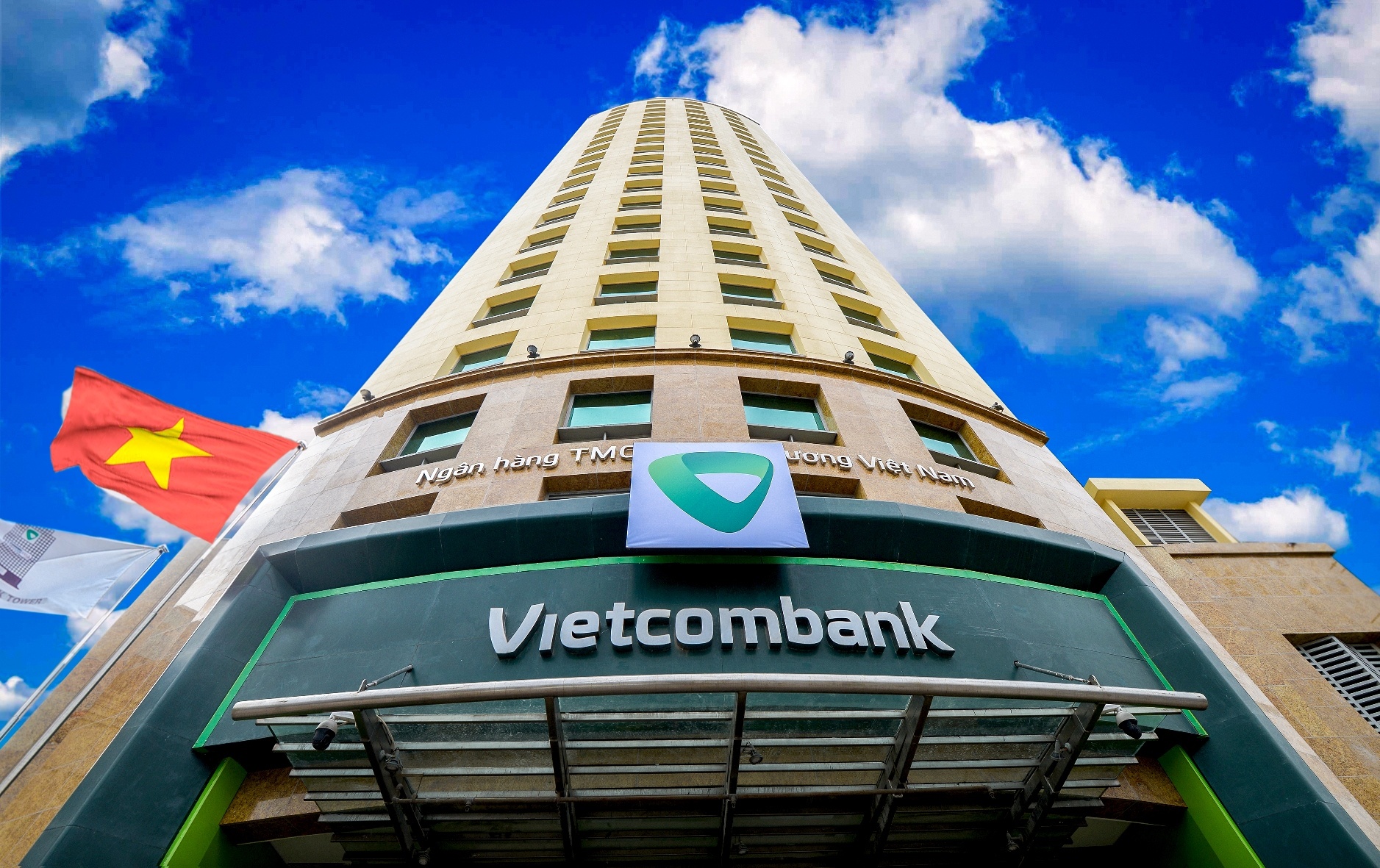 Vietcombank trân trọng thông báo triển khai “Chính sách giảm lãi suất cho vay hỗ trợ phục hồi và phát triển kinh tế”. Vietcombank trân trọng thông báo triển khai “Chính sách giảm lãi suất cho vay hỗ trợ phục hồi và phát triển kinh tế”.