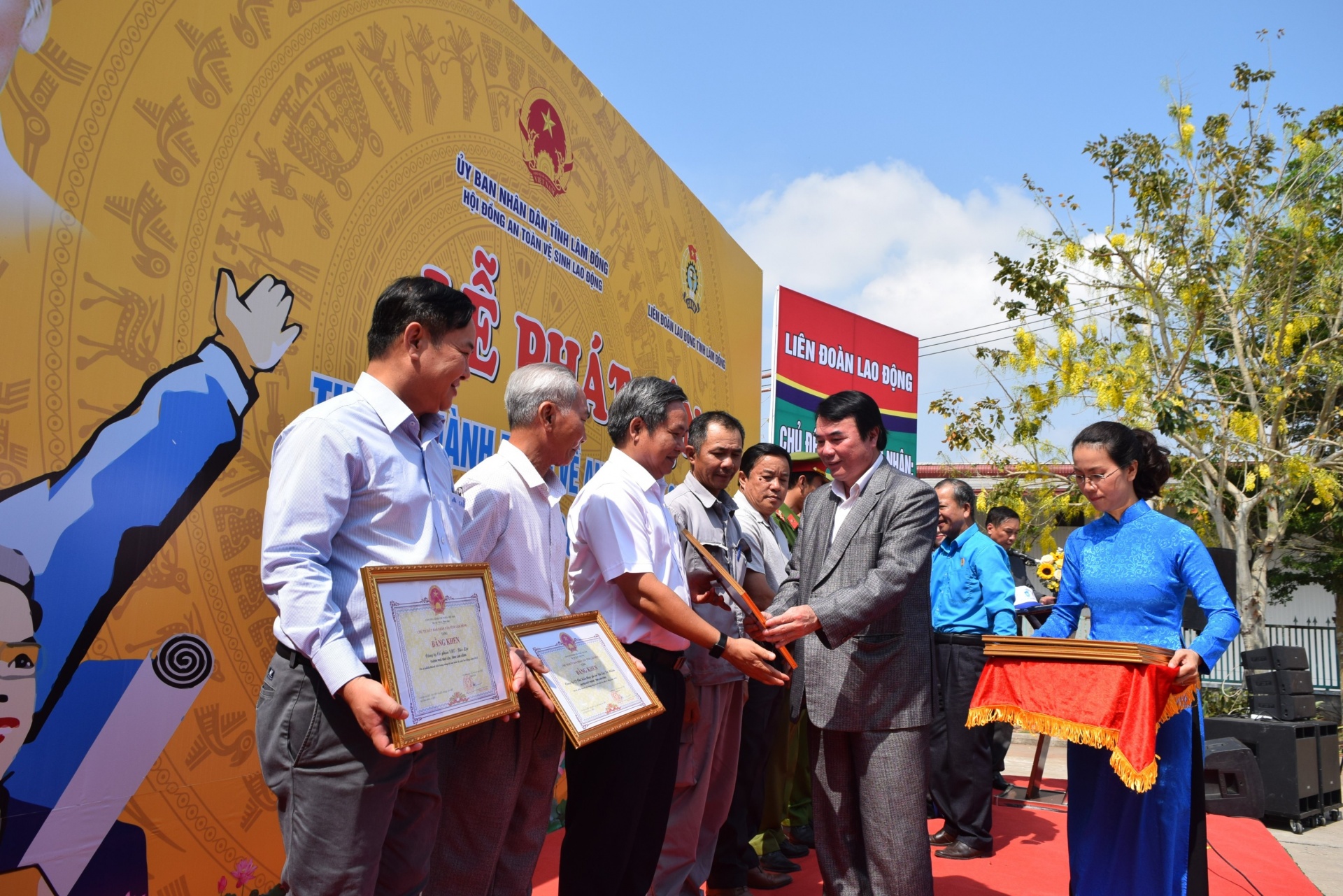 Thiết thực và lan tỏa Lễ phát động “Tháng Công nhân” ở Lâm Đồng Thiết thực và lan tỏa Lễ phát động “Tháng Công nhân” ở Lâm Đồng