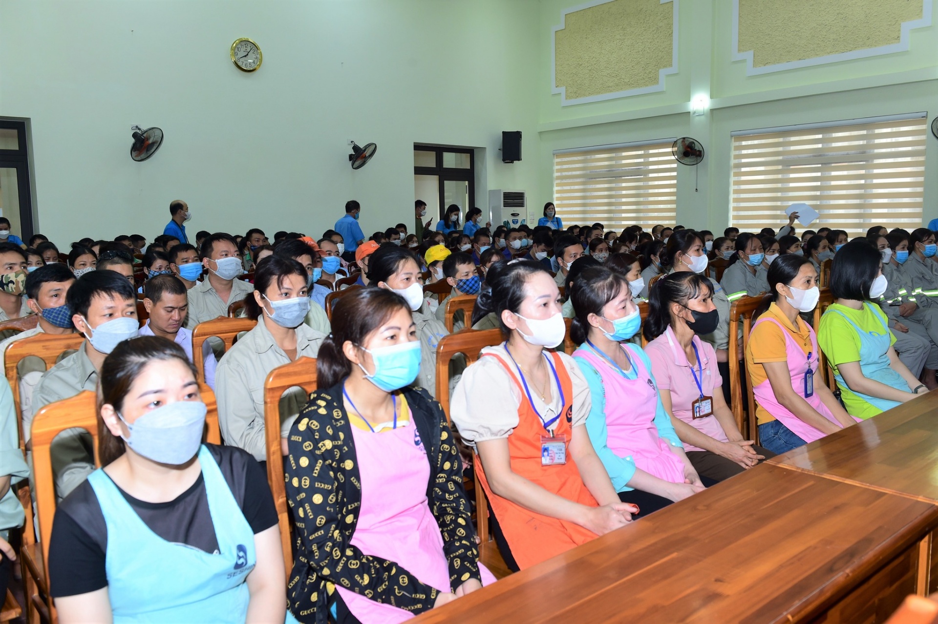 Tuyên Quang: Công nhân gửi gắm nhiều kiến nghị với đại biểu Quốc hội