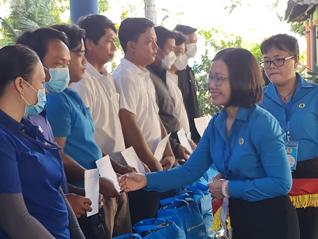 LĐLĐ Long An tổ chức nhiều hoạt động chăm lo trong Tháng Công nhân