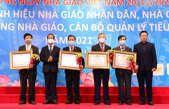 Bổ sung đối tượng được xét tặng danh hiệu “Nhà giáo nhân dân”, “Nhà giáo ưu tú” Bổ sung đối tượng được xét tặng danh hiệu “Nhà giáo nhân dân”, “Nhà giáo ưu tú”