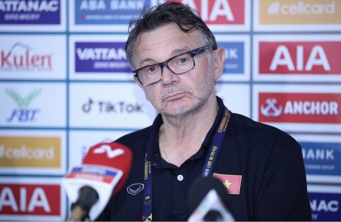 Thầy Troussier “vượt ải” Thầy Troussier “vượt ải”