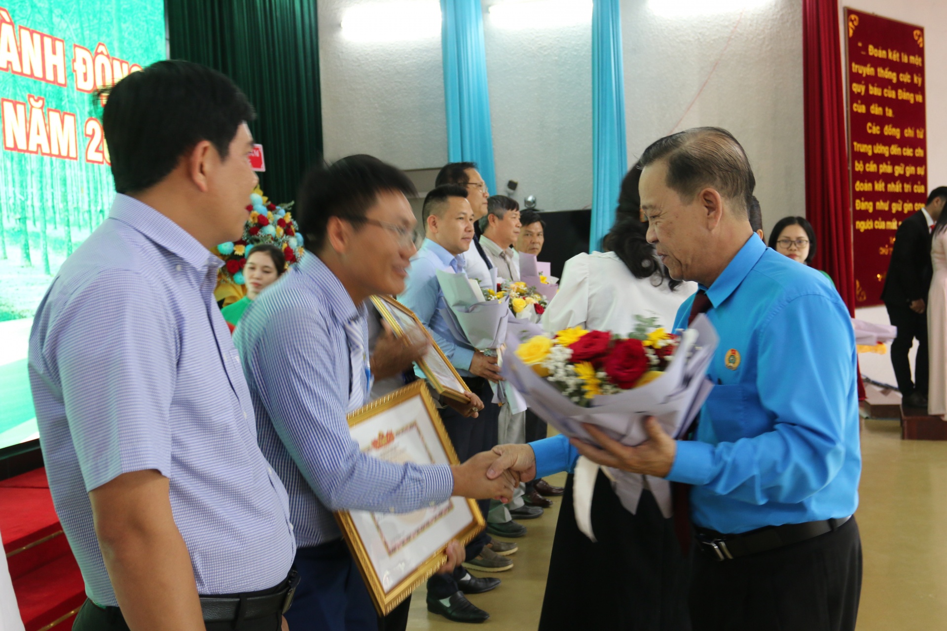 Công đoàn Cao su Việt Nam: Tháng Công nhân 2023 gắn liền với chăm lo, bảo vệ NLĐ Công đoàn Cao su Việt Nam: Tháng Công nhân 2023 gắn liền với chăm lo, bảo vệ NLĐ