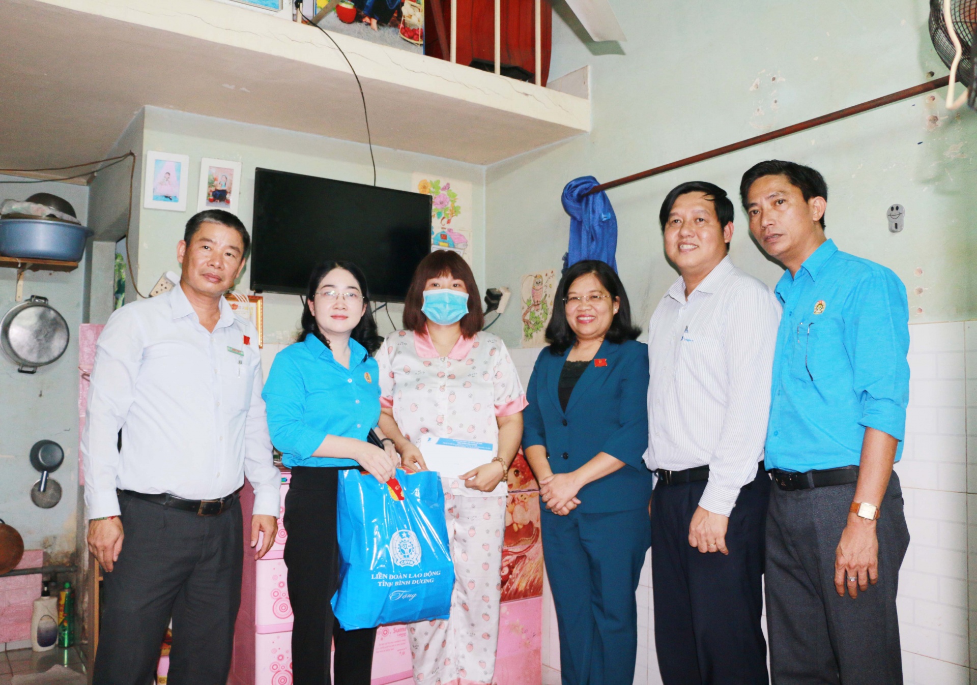 Niềm xúc động của nữ công nhân Bình Dương mắc bệnh hiểm nghèo Niềm xúc động của nữ công nhân Bình Dương mắc bệnh hiểm nghèo