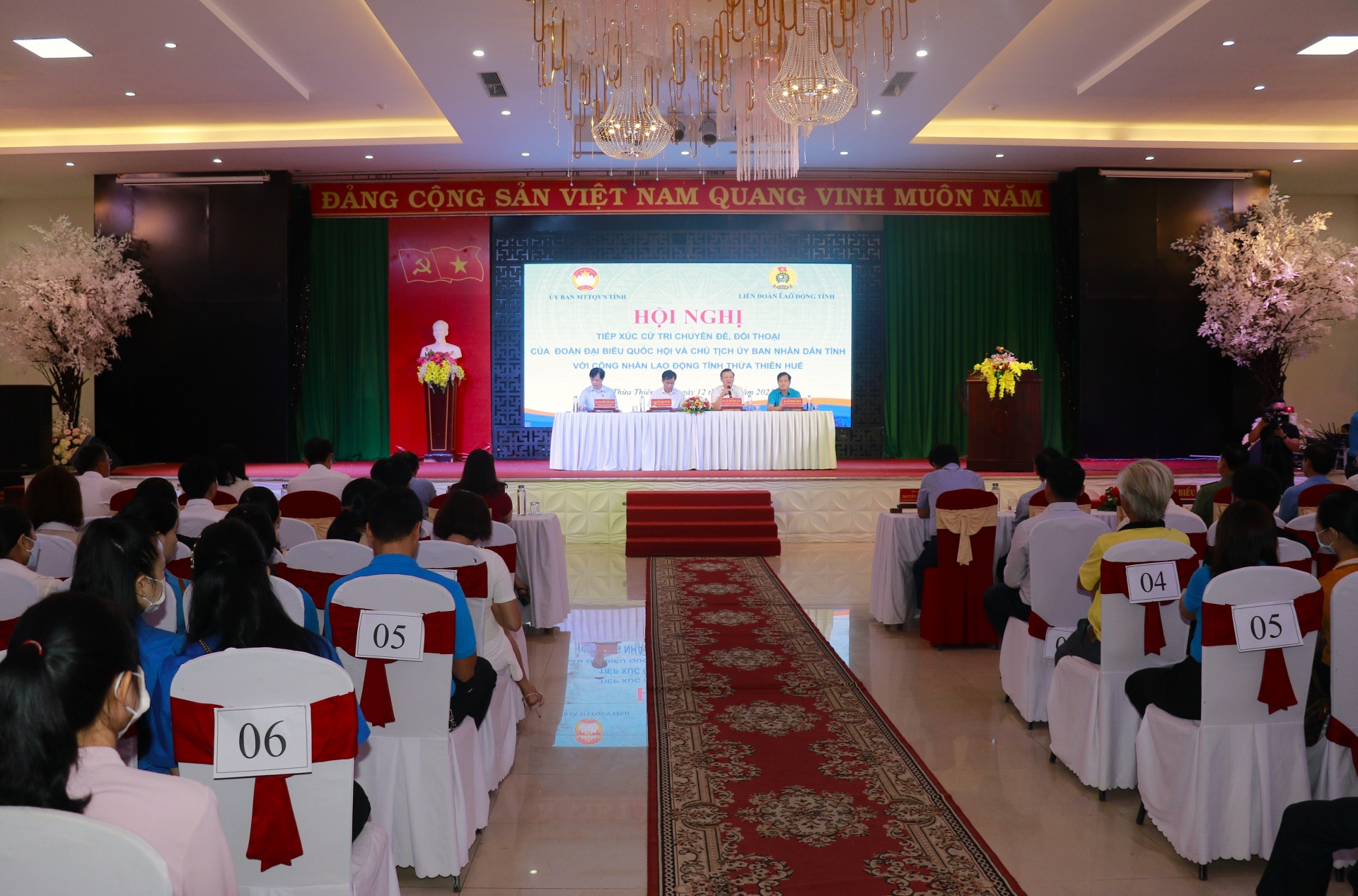 Thừa Thiên Huế: Công nhân lao động đối thoại với đại biểu Quốc hội và lãnh đạo tỉnh Thừa Thiên Huế: Công nhân lao động đối thoại với đại biểu Quốc hội và lãnh đạo tỉnh