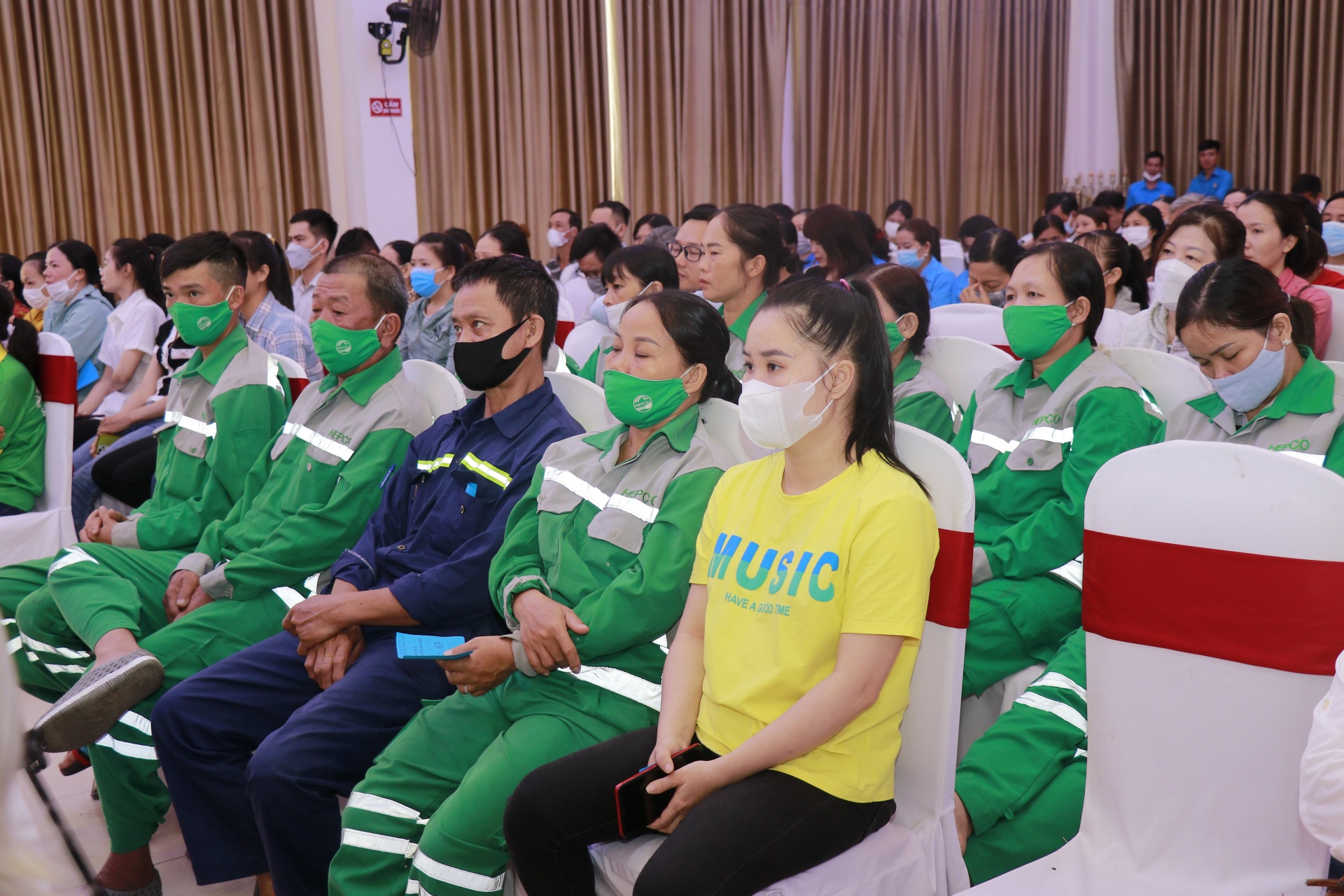 Thừa Thiên Huế: Công nhân lao động đối thoại với đại biểu Quốc hội và lãnh đạo tỉnh Thừa Thiên Huế: Công nhân lao động đối thoại với đại biểu Quốc hội và lãnh đạo tỉnh