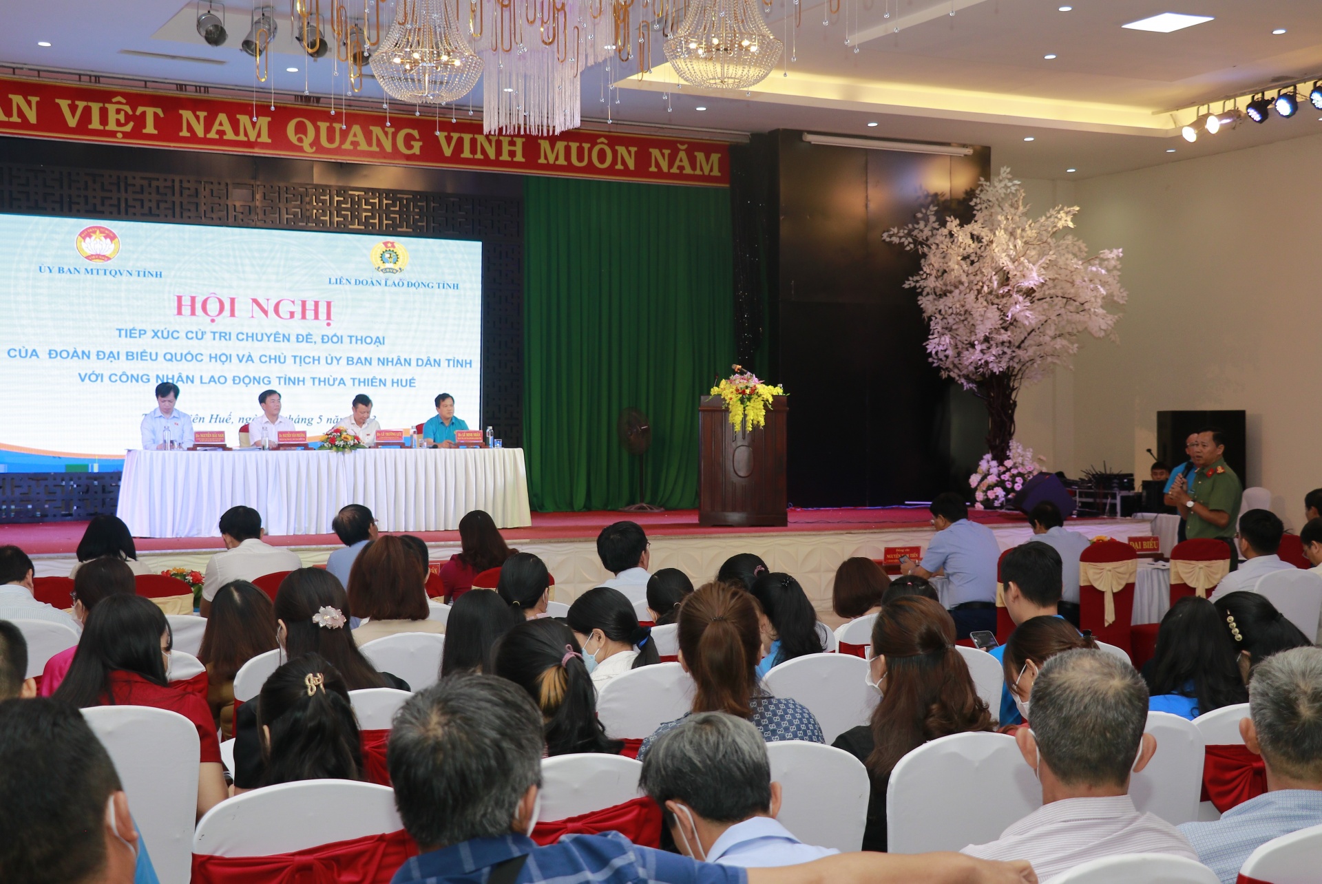 Thừa Thiên Huế: Công nhân lao động đối thoại với đại biểu Quốc hội và lãnh đạo tỉnh Thừa Thiên Huế: Công nhân lao động đối thoại với đại biểu Quốc hội và lãnh đạo tỉnh