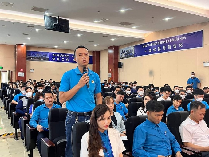 Công nhân khu công nghiệp đối thoại với Đoàn đại biểu Quốc hội tỉnh Bắc Giang Công nhân khu công nghiệp đối thoại với Đoàn đại biểu Quốc hội tỉnh Bắc Giang