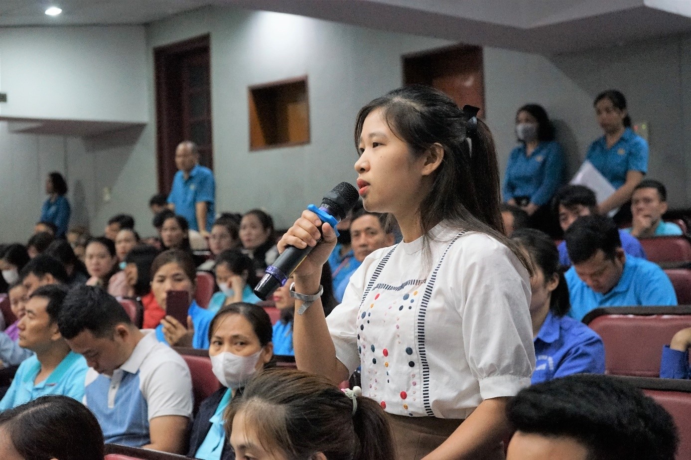 Đoàn đại biểu Quốc hội tỉnh Thanh Hoá tiếp xúc cử tri với công nhân lao động