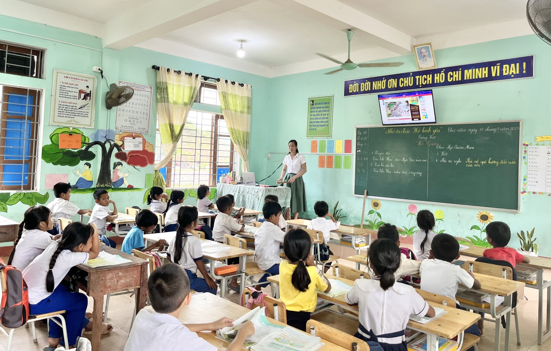 Công đoàn Quảng Trị góp sức xây dựng nhà công vụ cho giáo viên miền múi Công đoàn Quảng Trị góp sức xây dựng nhà công vụ cho giáo viên miền múi