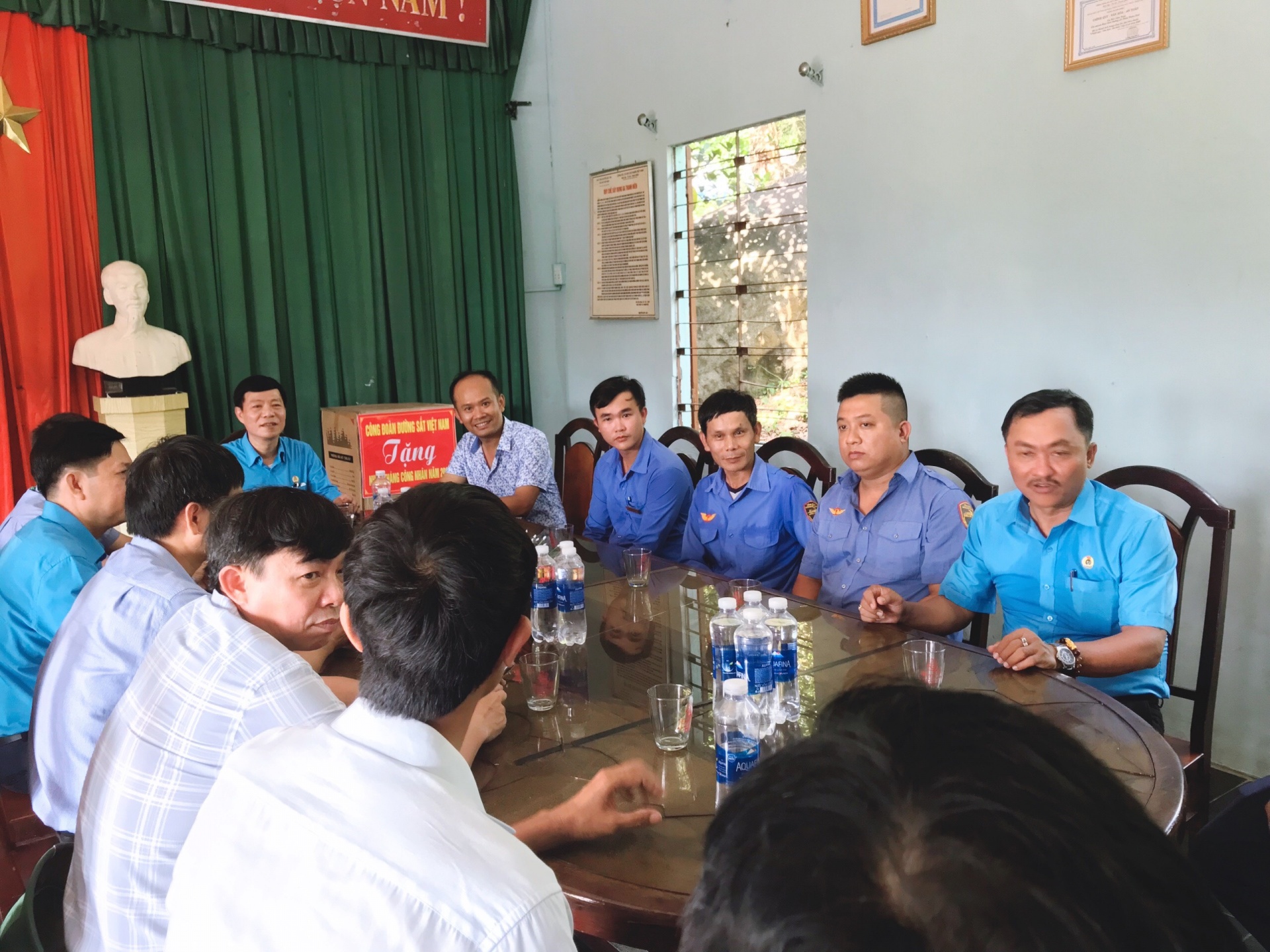 Chăm lo đời sống cho người lao động làm việc trên khu vực đèo Hải Vân