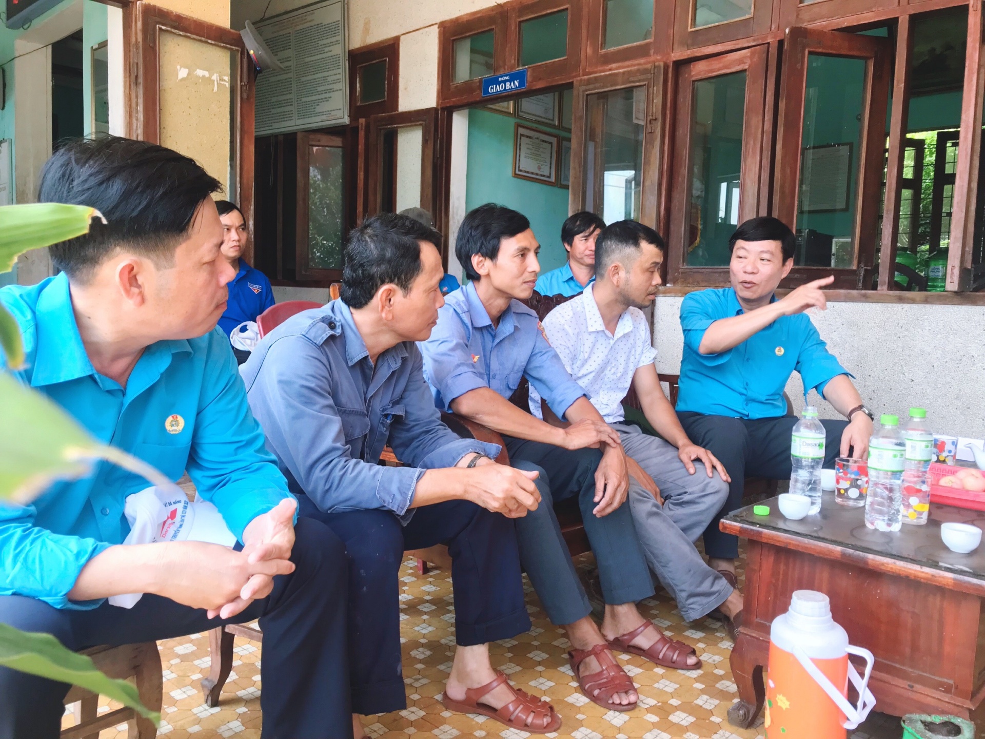 Chăm lo đời sống cho người lao động làm việc trên khu vực đèo Hải Vân