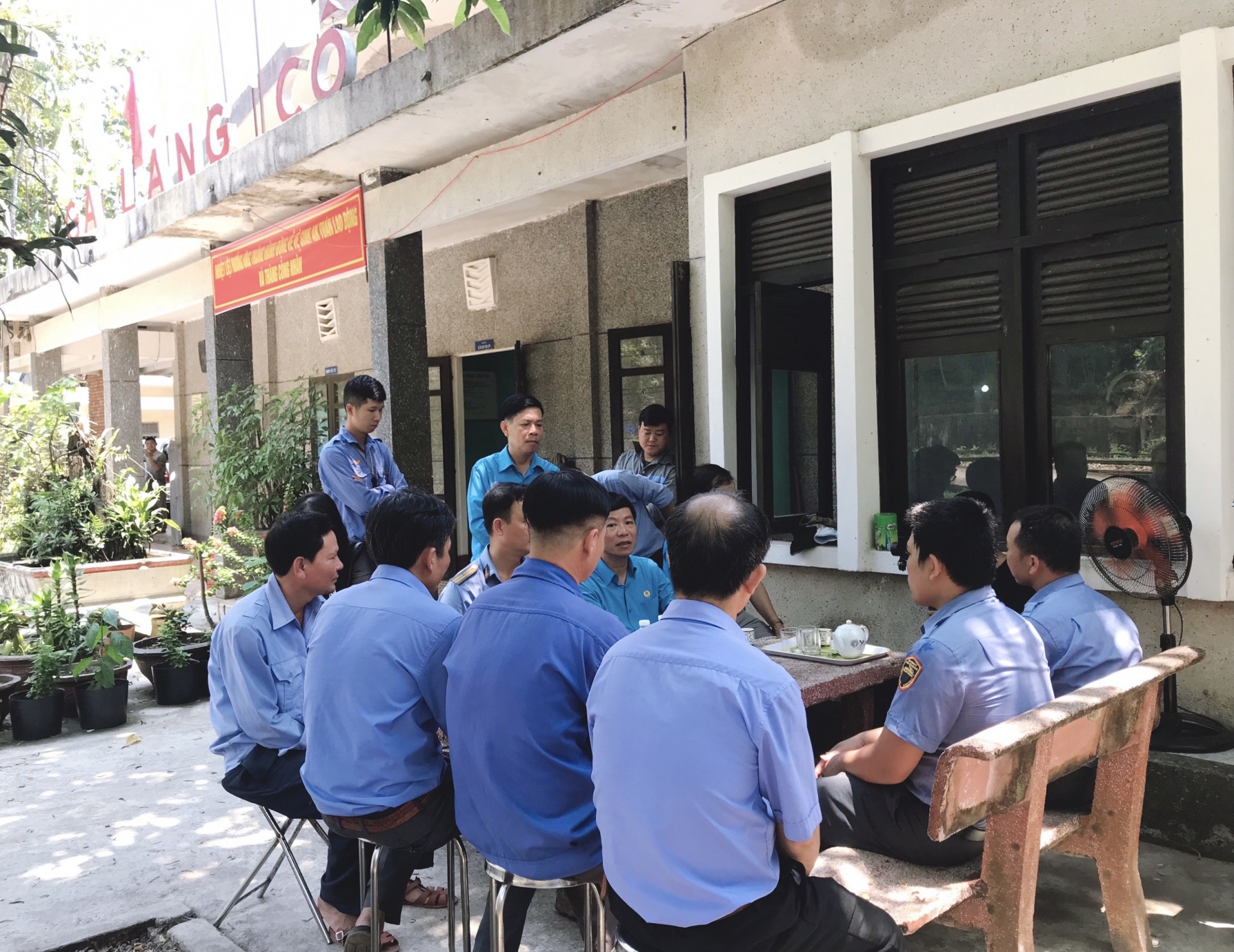 Chăm lo đời sống cho người lao động làm việc trên khu vực đèo Hải Vân