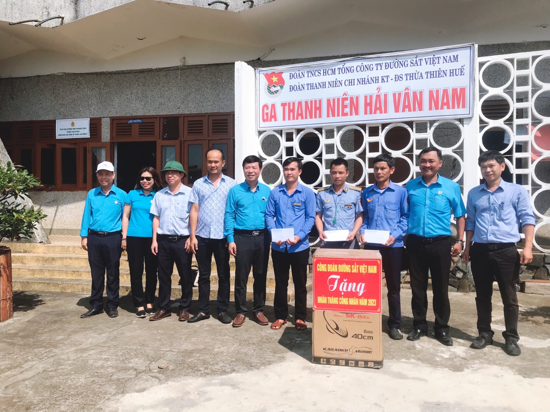 Chăm lo đời sống cho người lao động làm việc trên khu vực đèo Hải Vân