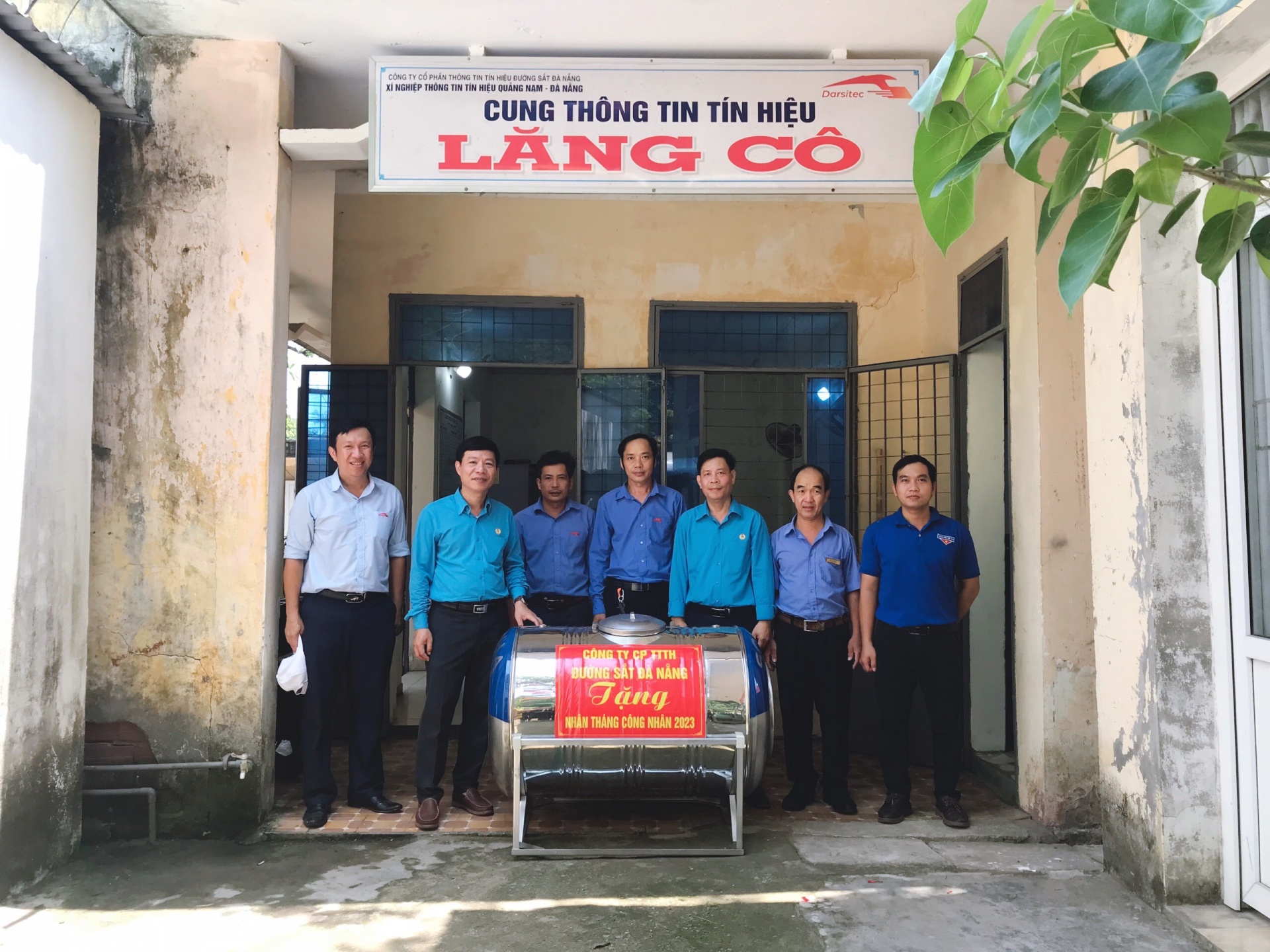 Chăm lo đời sống cho người lao động làm việc trên khu vực đèo Hải Vân