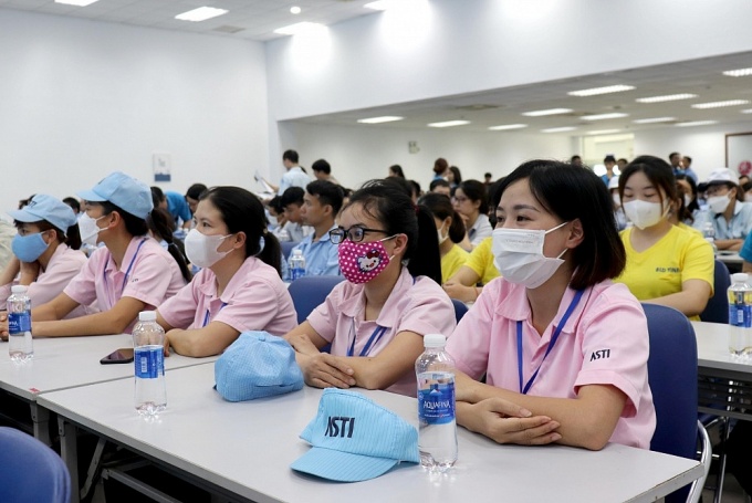 Chủ tịch Trần Sỹ Thanh đối thoại với công nhân lao động Thủ đô