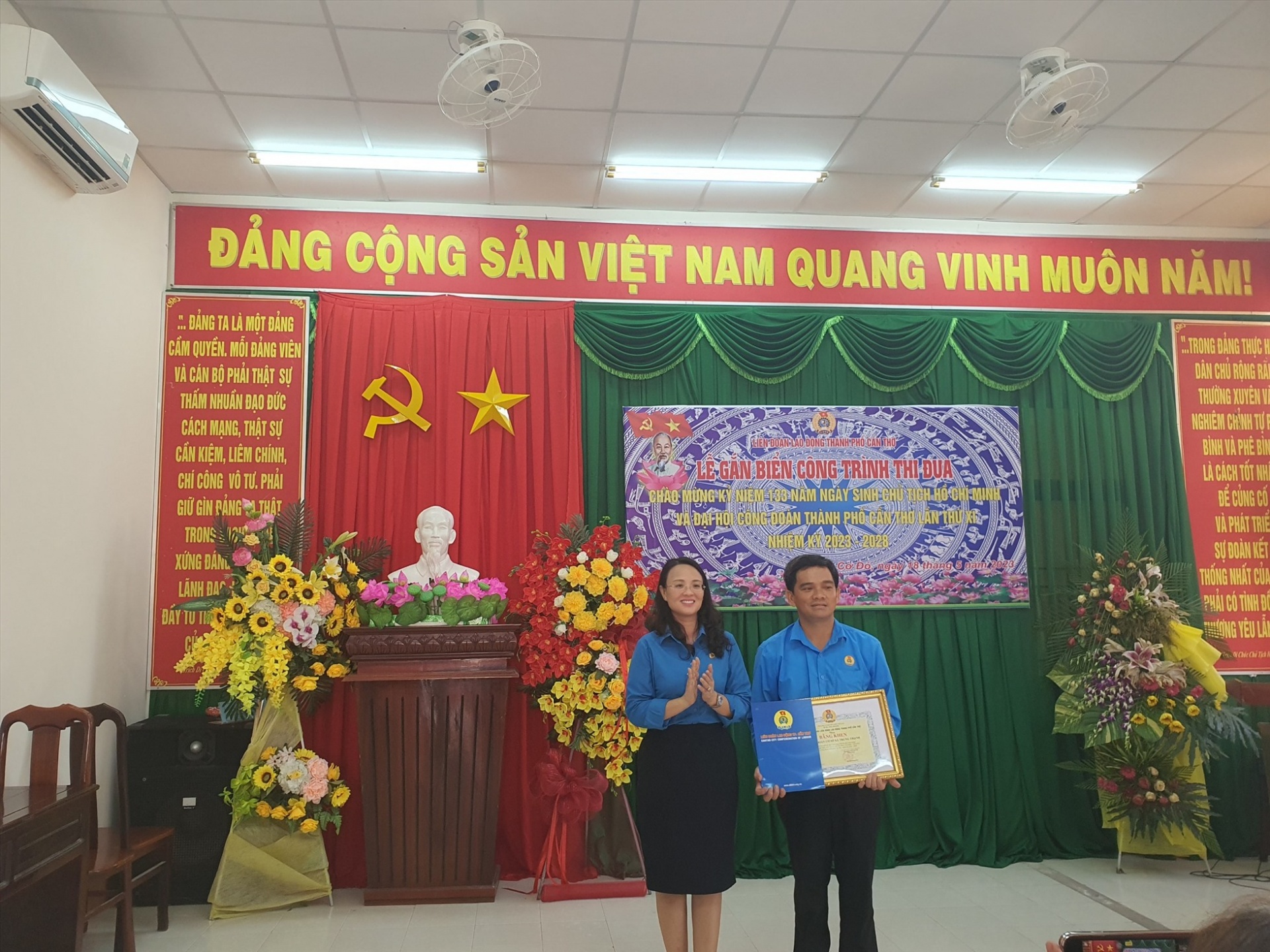 Cần Thơ: Gắn biển công trình chào mừng đại hội công đoàn các cấp