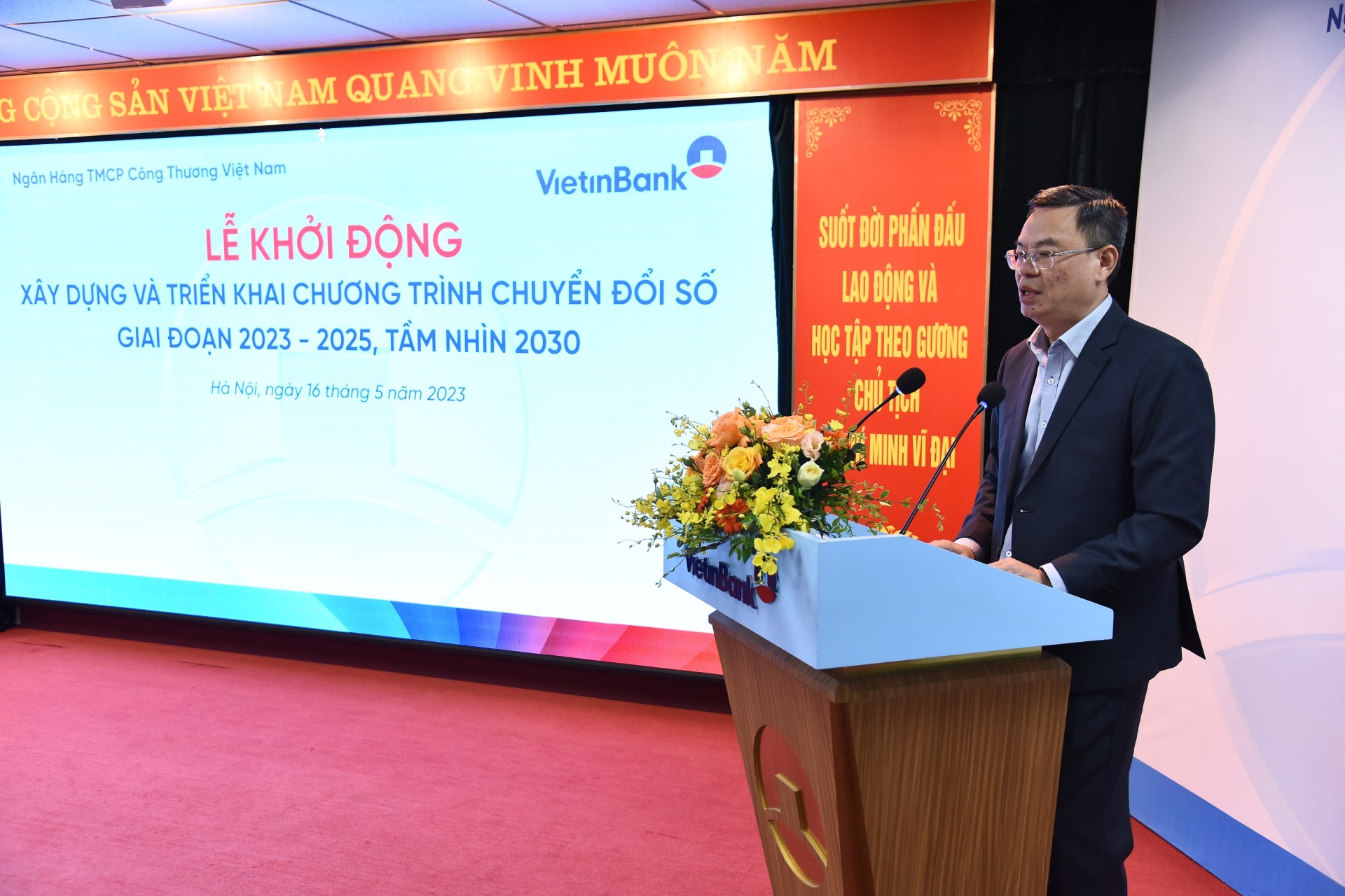 Ông Trần Minh Bình - Chủ tịch HĐQT VietinBank phát biểu tại Lễ Khởi động xây dựng và triển khai chương trình Chuyển đổi số tại VietinBank giai đoạn 2023 - 2025, tầm nhìn 2030 Ông Trần Minh Bình - Chủ tịch HĐQT VietinBank phát biểu tại Lễ Khởi động xây dựng và triển khai chương trình Chuyển đổi số tại VietinBank giai đoạn 2023 - 2025, tầm nhìn 2030